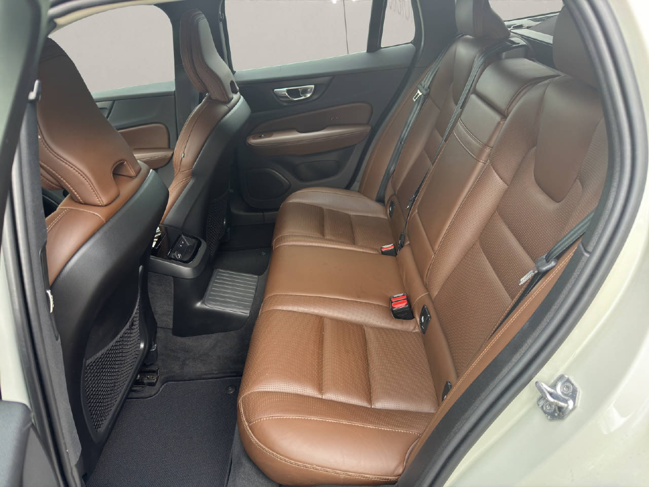 VOLVO V60 T8 e AWD Inscription, Plug-in-Hybrid Petrol/Electric, Second hand / Used, Automatic - 7