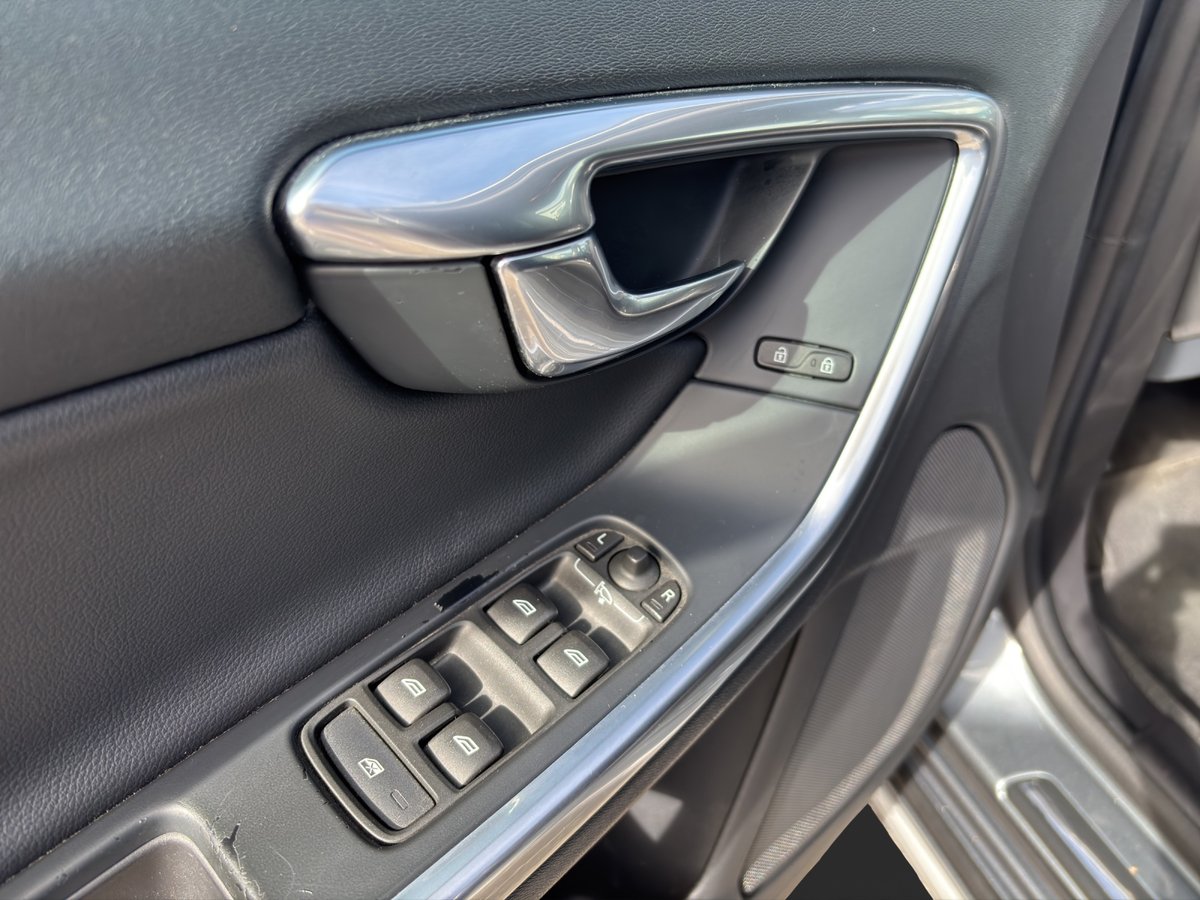 VOLVO V60 Cross Country 2.4 D4 Kinetic AWD S/S, Diesel, Occasion / Gebraucht, Automat - 5