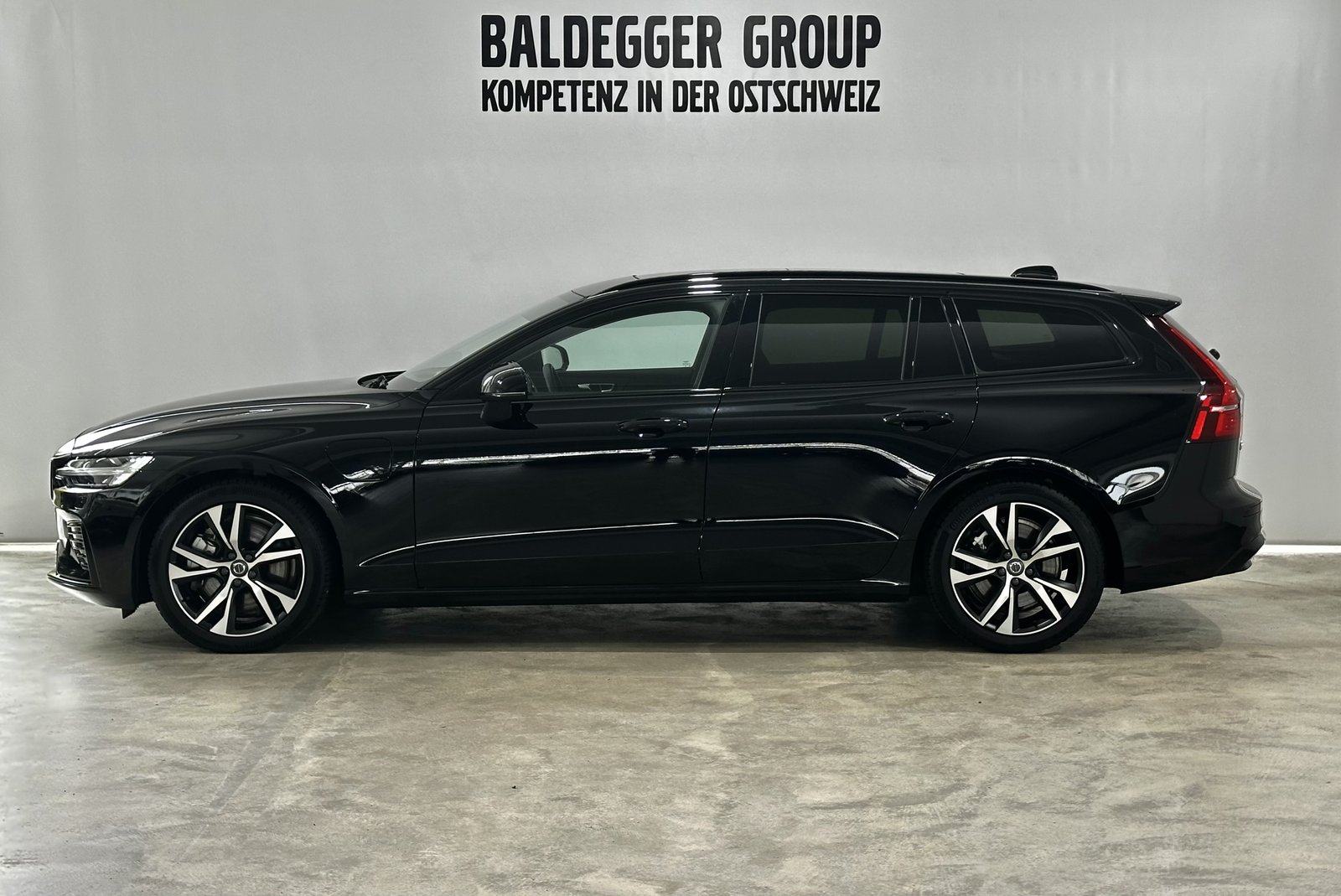 VOLVO V60 2.0 T8 TE Ultra Dark eAWD, Voll-Hybrid Benzin/Elektro, Occasion / Gebraucht, Automat - 2