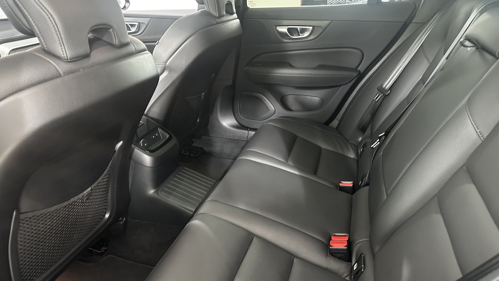 VOLVO V60 2.0 T8 TE Ultra Dark eAWD, Voll-Hybrid Benzin/Elektro, Occasion / Gebraucht, Automat - 6