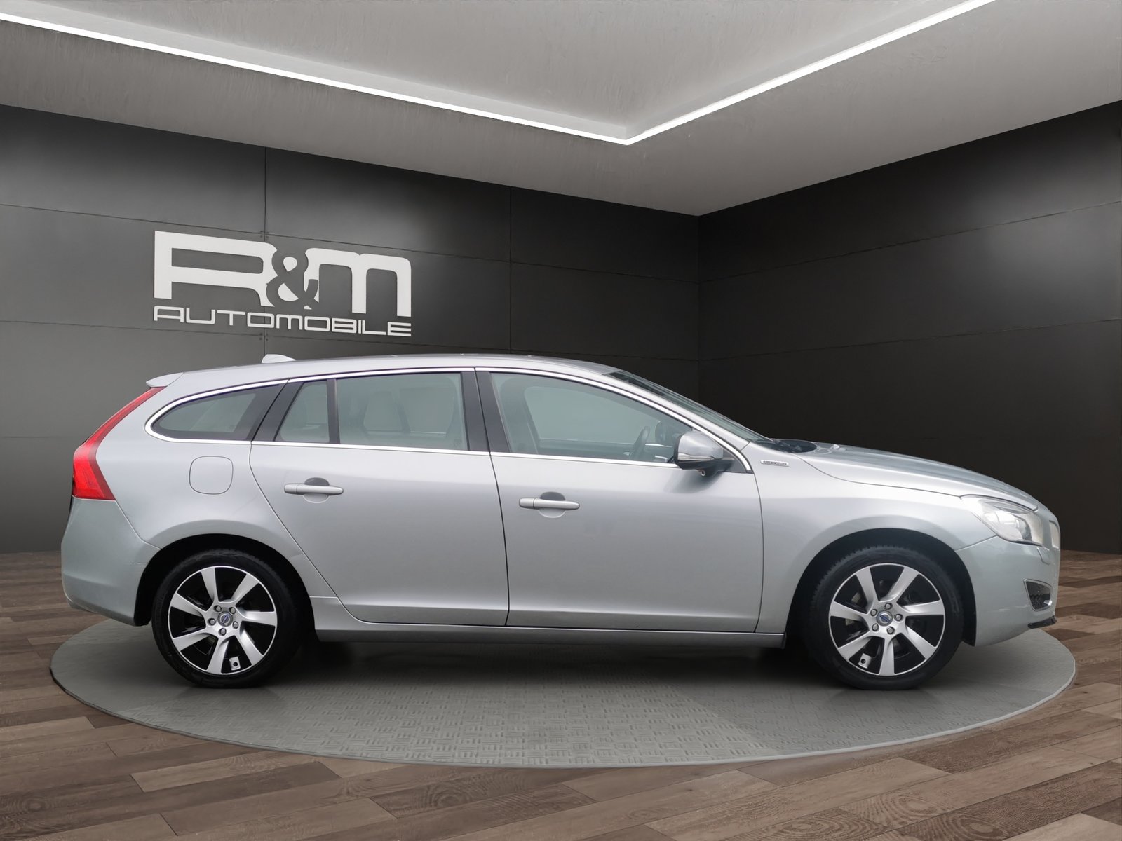 VOLVO V60 D6 AWD Plug-in Hybrid Summum Geartronic, Plug-in-Hybrid Diesel/Electric, Second hand / Used, Automatic - 3