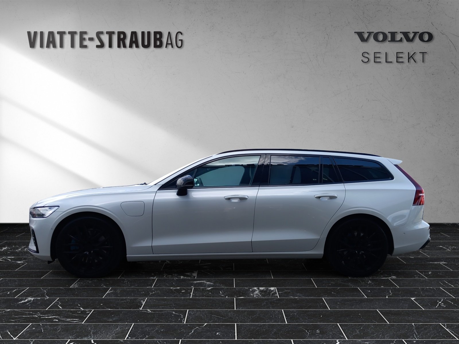 VOLVO V60 2.0 T6 TE Ultimate Dark eAWD, Hybride Rechargeable Essence/Électricité, Occasion / Utilisé, Automatique - 2
