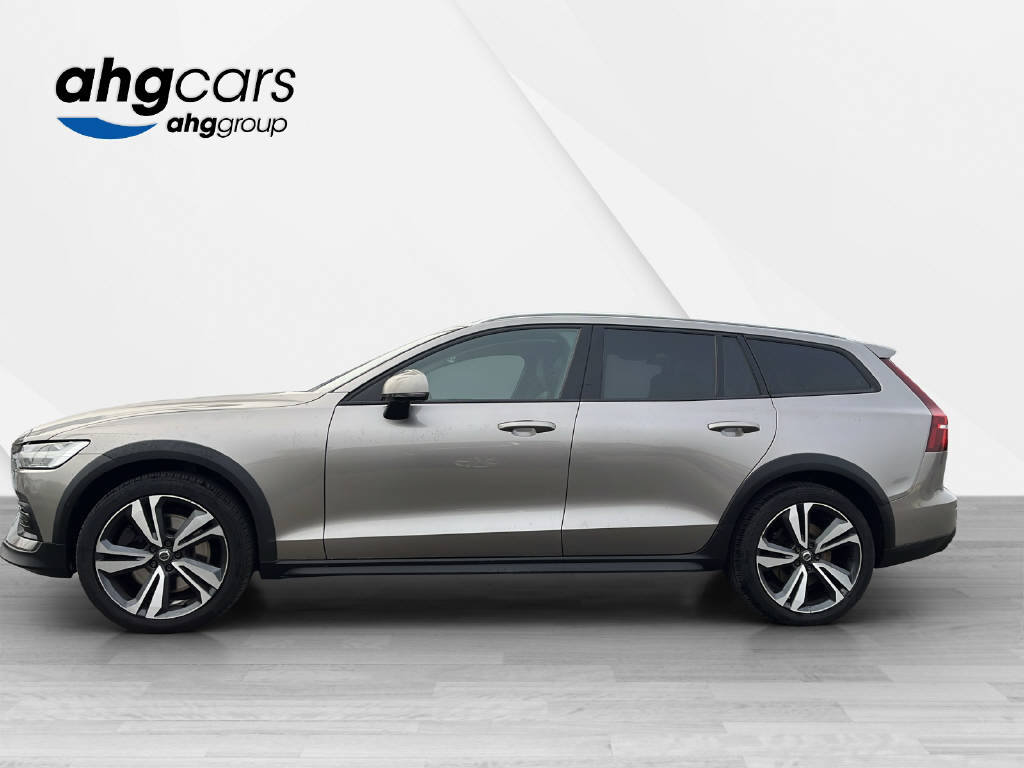 VOLVO V60 Cross Country 2.0 D4 AWD, Diesel, Second hand / Used, Automatic - 2
