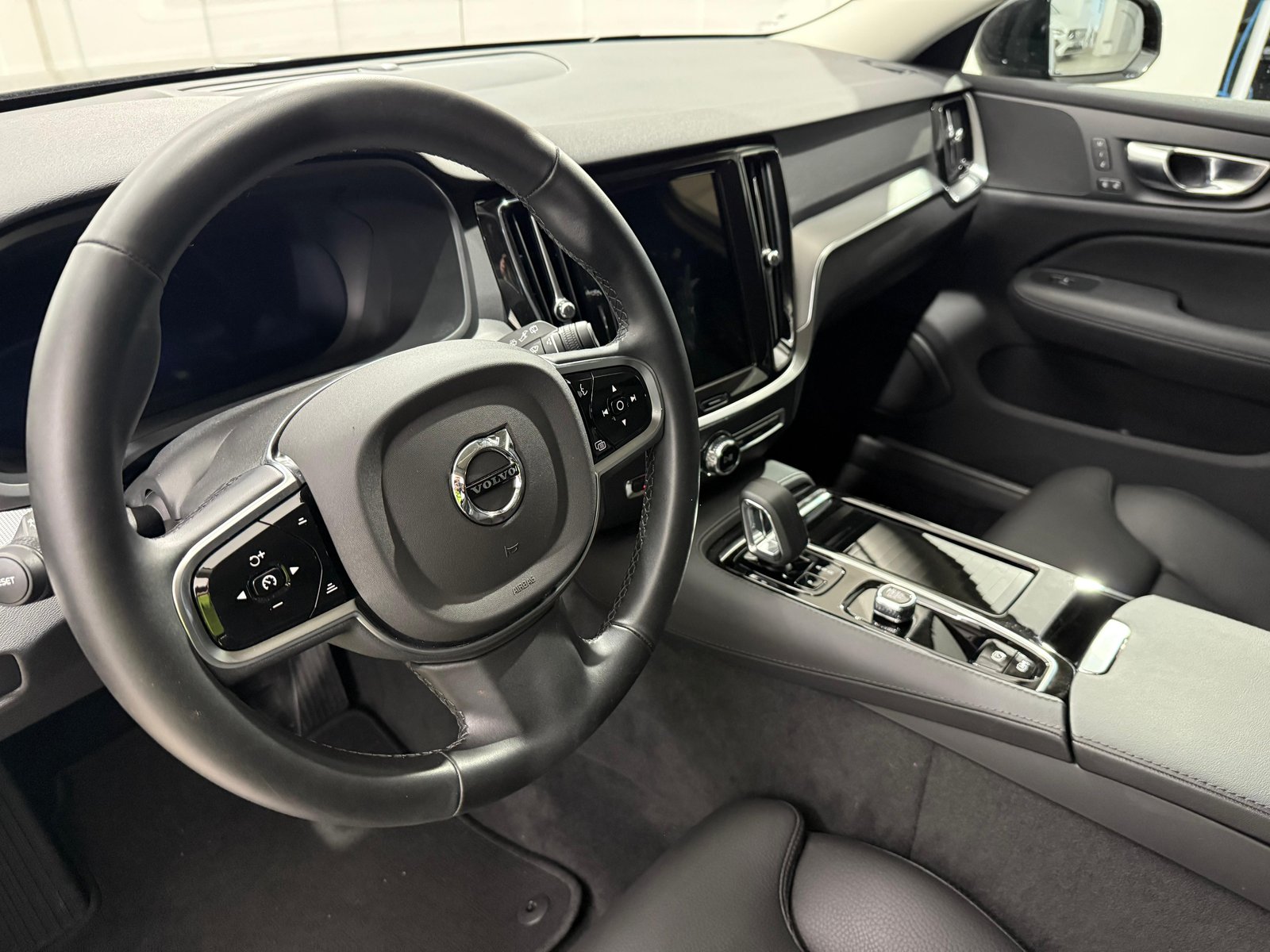 VOLVO V60 2.0 T6 TE Plus Dark eAWD, Voll-Hybrid Benzin/Elektro, Occasion / Gebraucht, Automat - 4