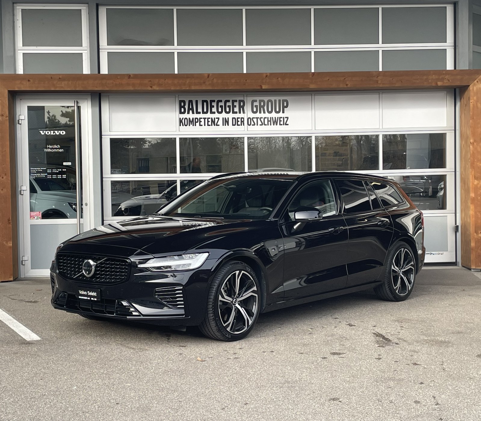 VOLVO V60 T6e AWD Ultim Dark, Voll-Hybrid Benzin/Elektro, Occasion / Gebraucht, Automatik - 2