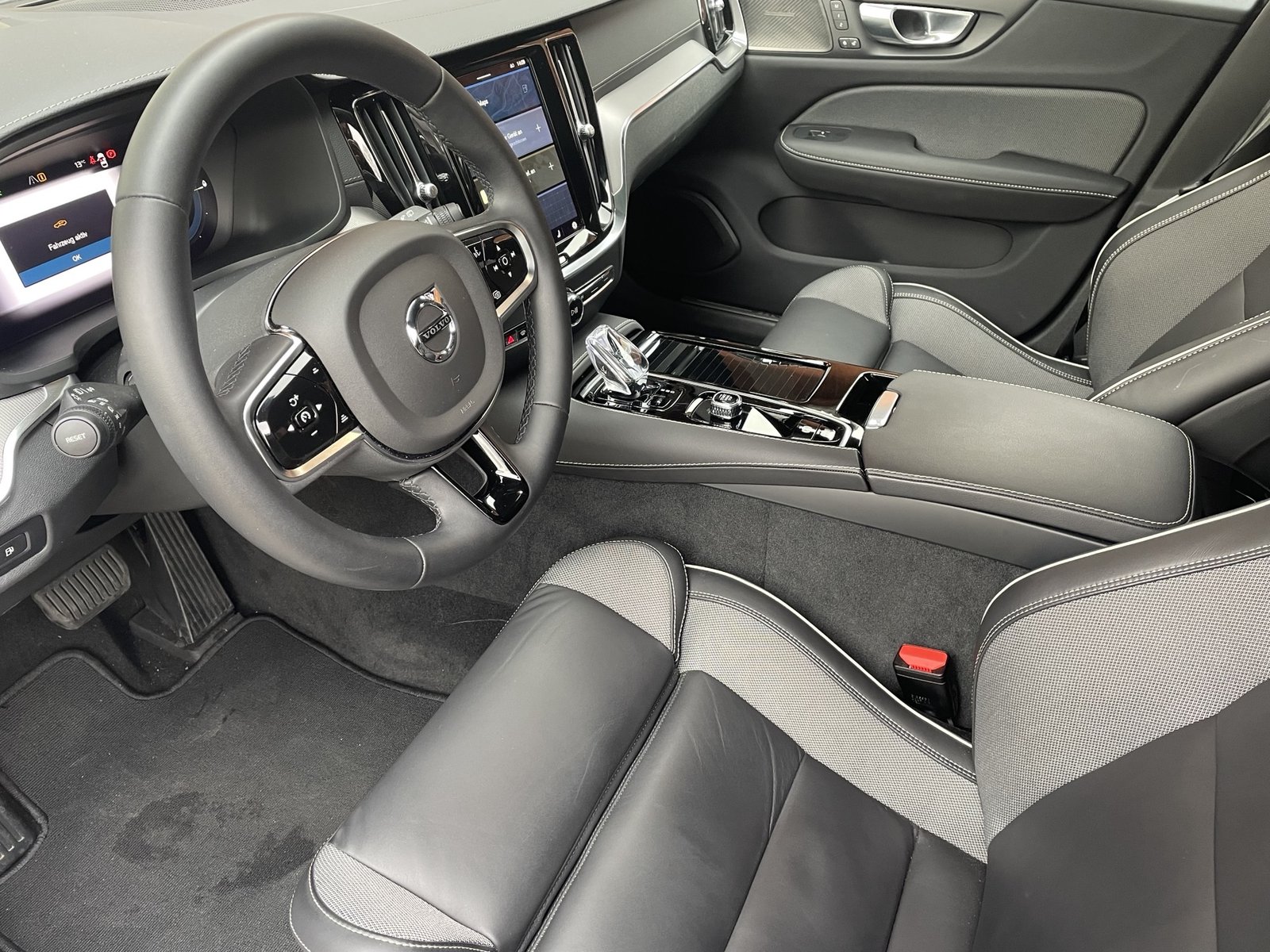 VOLVO V60 T6e AWD Ultim Dark, Voll-Hybrid Benzin/Elektro, Occasion / Gebraucht, Automatik - 4