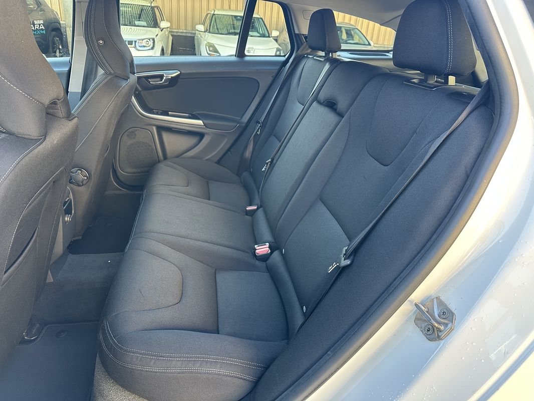 VOLVO V60 2.0 D4 Kinetic S/S, Diesel, Occasion / Utilisé, Automatique - 4