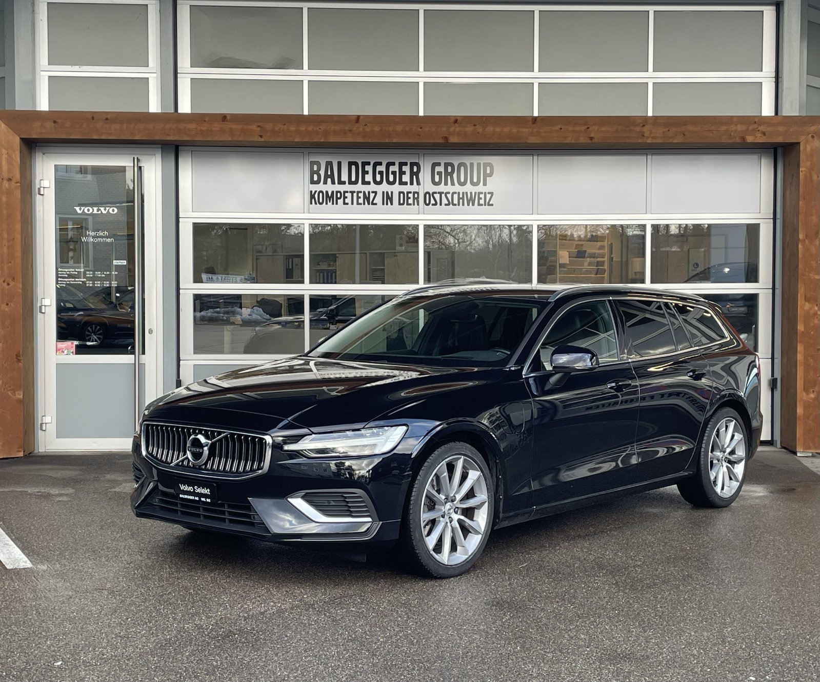 VOLVO V60 2.0 T6 TE Inscription eAWD, Hybride Intégral Essence/Électricité, Occasion / Utilisé, Automatique - 2