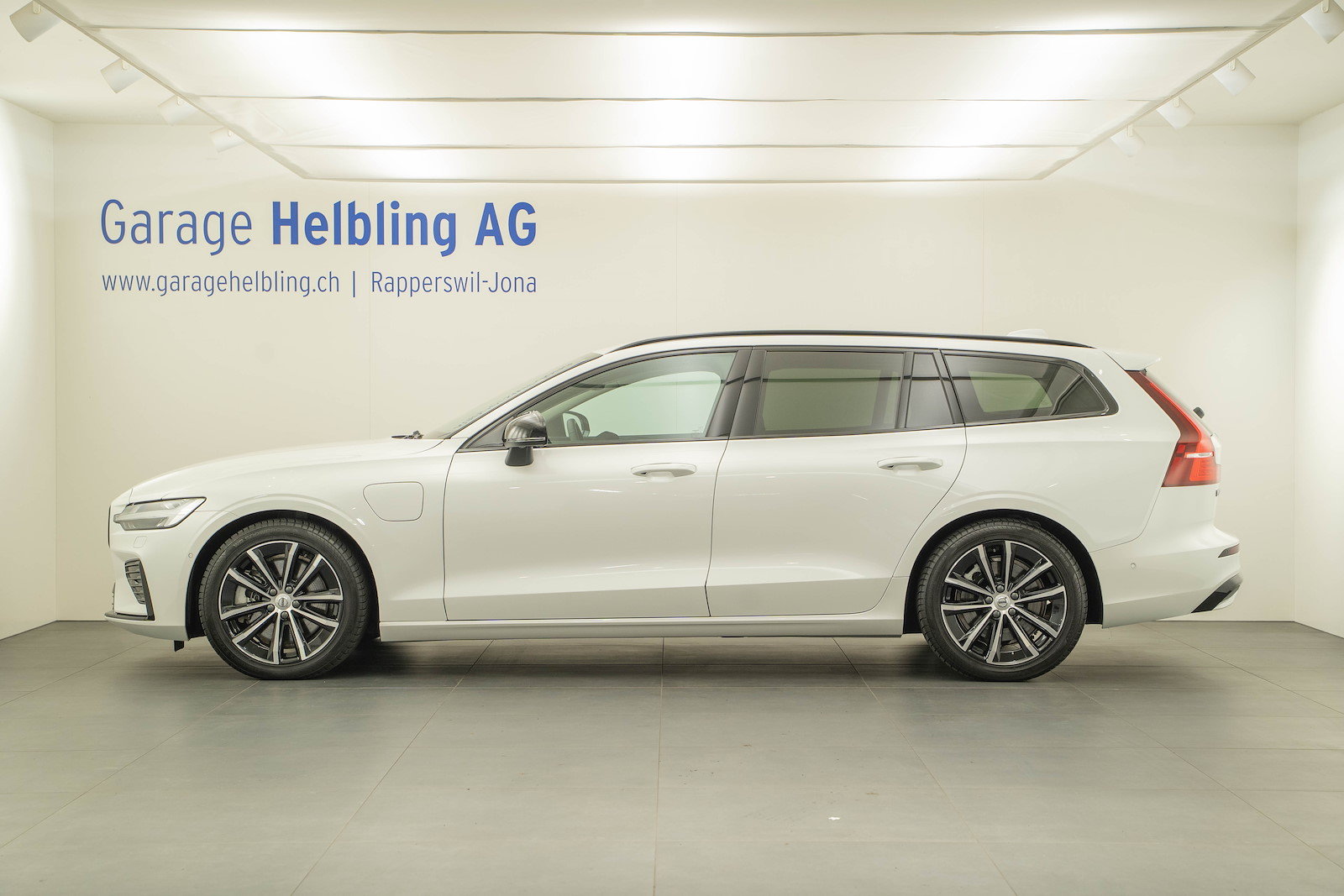 VOLVO V60 2.0 T8 TE Ultra Dark for Business eAWD, Plug-in-Hybrid Benzin/Elektro, Occasion / Gebraucht, Automatik - 3