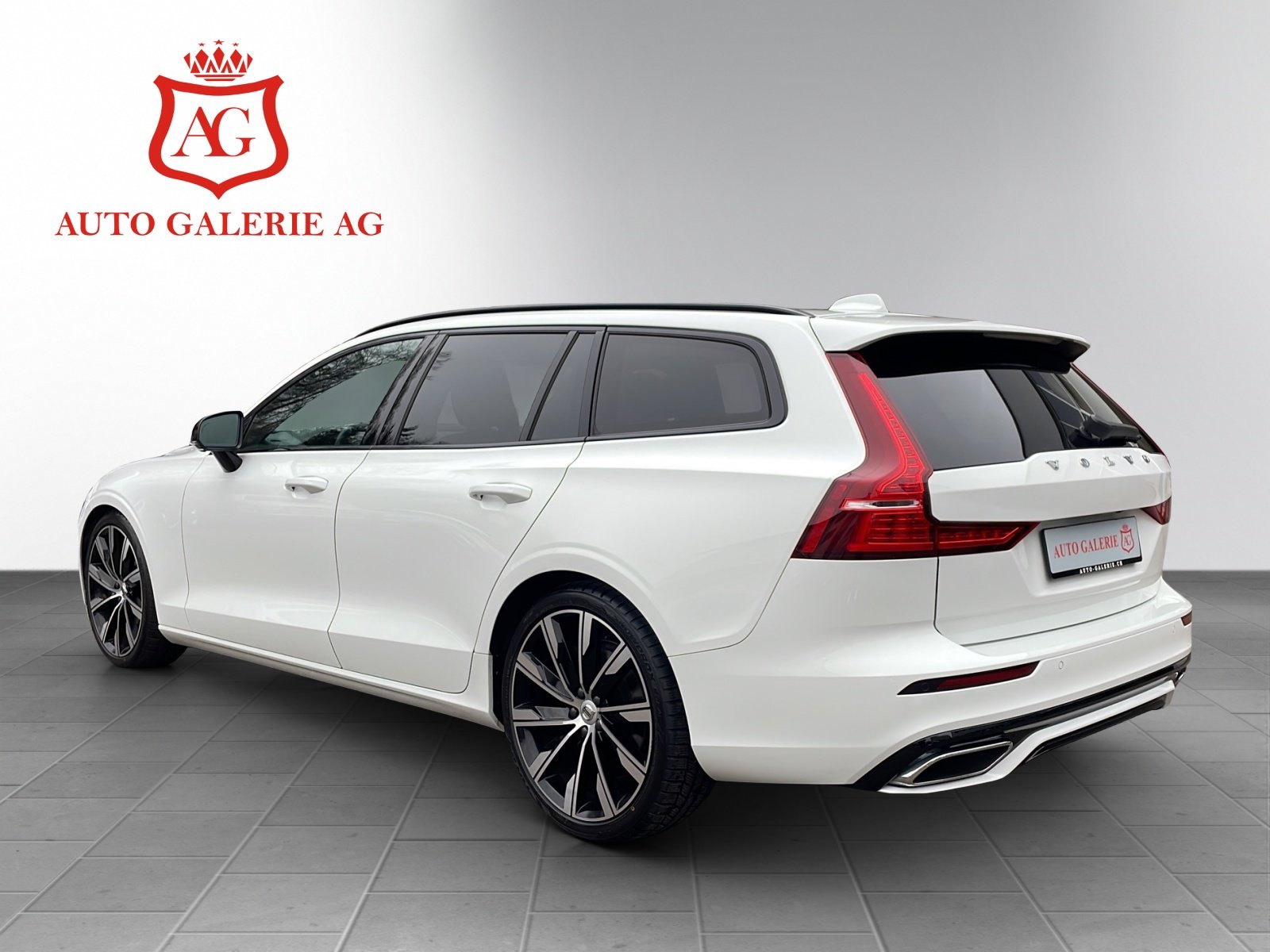 VOLVO V60 T6 AWD R-Design Geartronic, Petrol, Second hand / Used, Automatic - 3