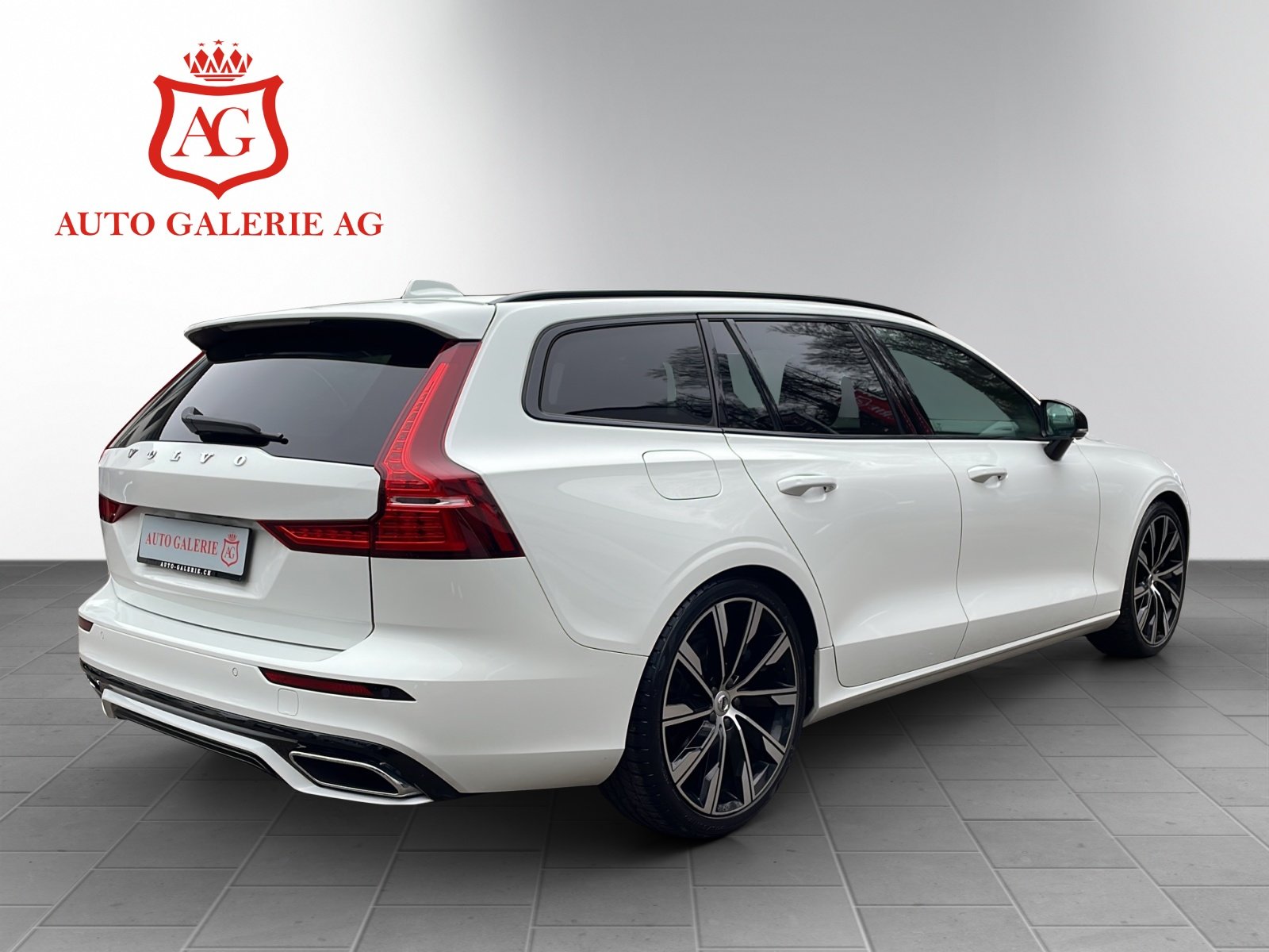VOLVO V60 T6 AWD R-Design Geartronic, Petrol, Second hand / Used, Automatic - 5