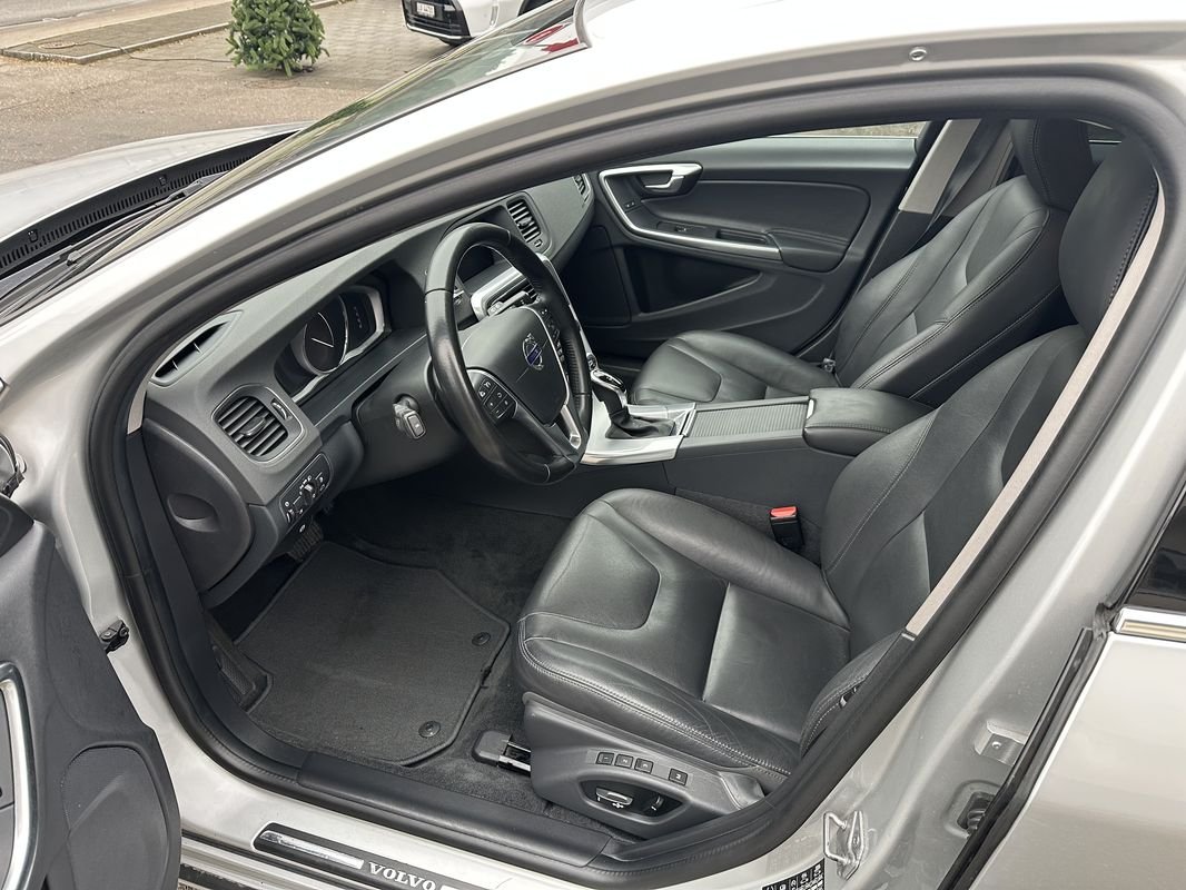 VOLVO V60 2.4 D4 Summum AWD, Diesel, Occasion / Gebraucht, Automatik - 2