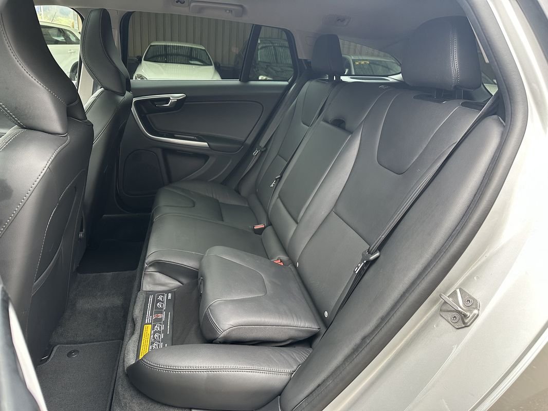 VOLVO V60 2.4 D4 Summum AWD, Diesel, Occasion / Gebraucht, Automatik - 4