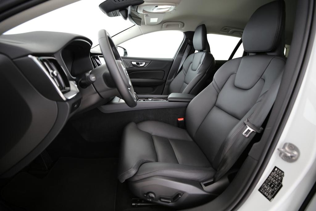 VOLVO V60 2.0 B4 Plus Dark, Mild-Hybrid Benzin/Elektro, Occasion / Gebraucht, Automatik - 4