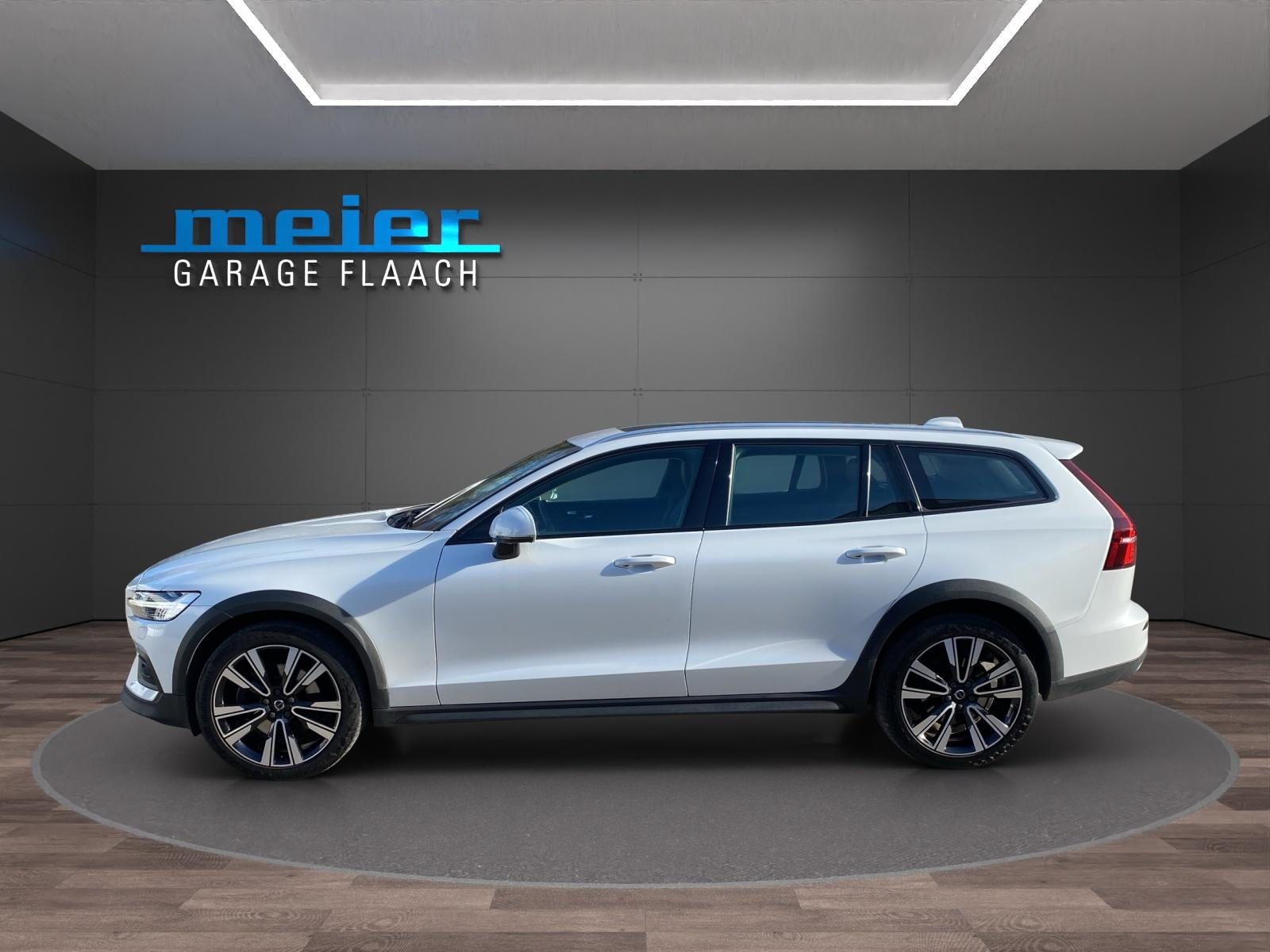 VOLVO V60 Cross Country 2.0 B4 Ultimate AWD, Mild-Hybrid Diesel/Elektro, Occasion / Gebraucht, Automatik - 2