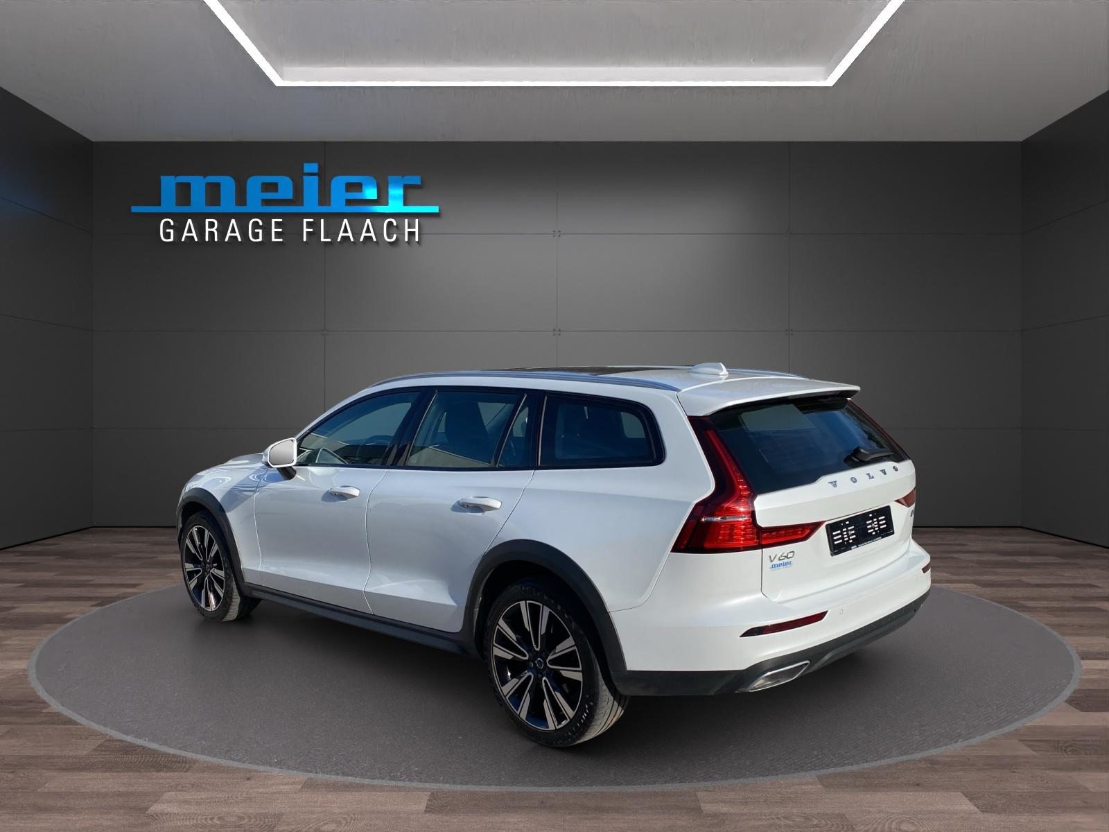 VOLVO V60 Cross Country 2.0 B4 Ultimate AWD, Mild-Hybrid Diesel/Elektro, Occasion / Gebraucht, Automatik - 3