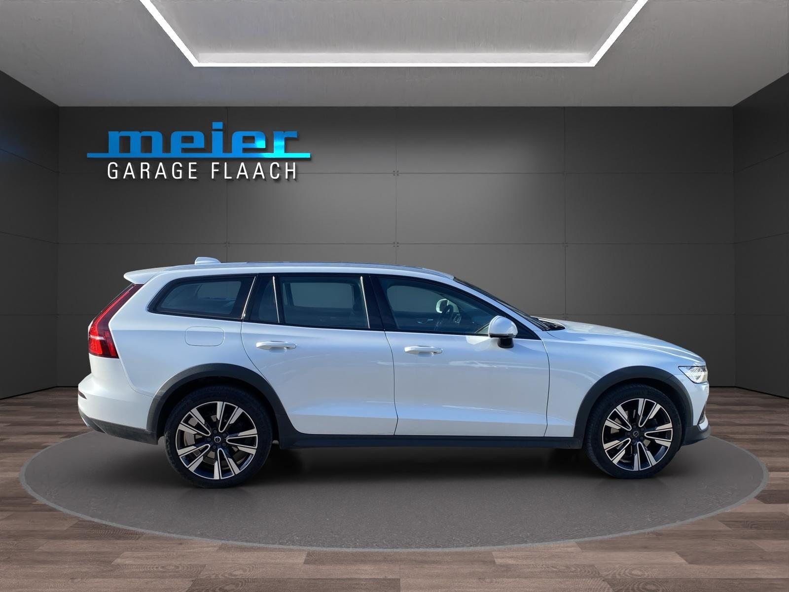 VOLVO V60 Cross Country 2.0 B4 Ultimate AWD, Mild-Hybrid Diesel/Elektro, Occasion / Gebraucht, Automatik - 6