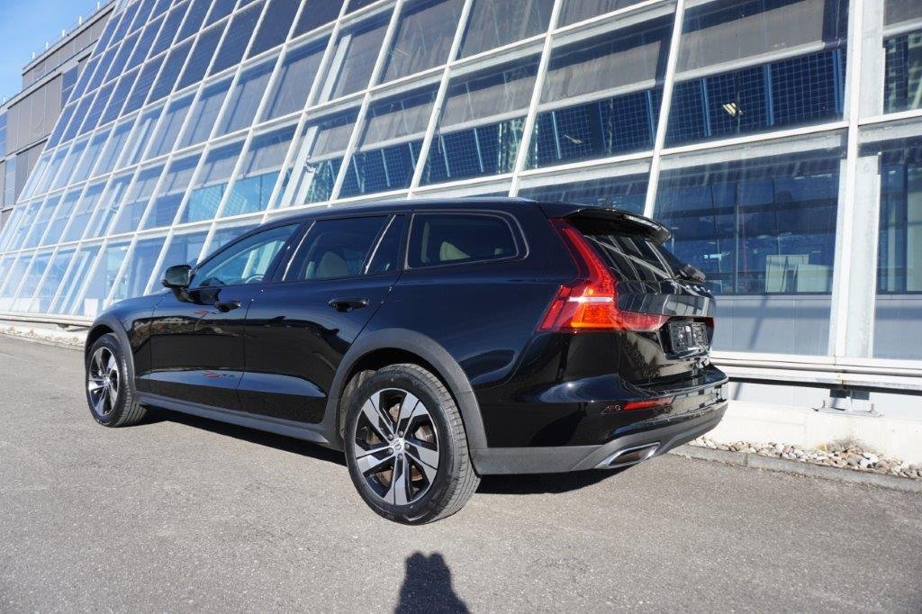 VOLVO V60 Cross Country 2.0 B4 AWD, Hybride Léger Diesel/Électricité, Occasion / Utilisé, Automatique - 2