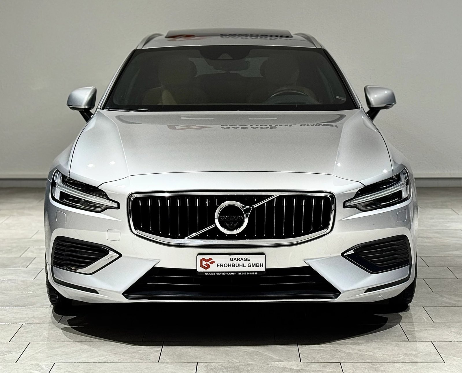VOLVO V60 T8 eAWD Twin Engine R-Design Geartronic l CH l 1.H, Hybride Rechargeable Essence/Électricité, Occasion / Utilisé, Automatique - 2