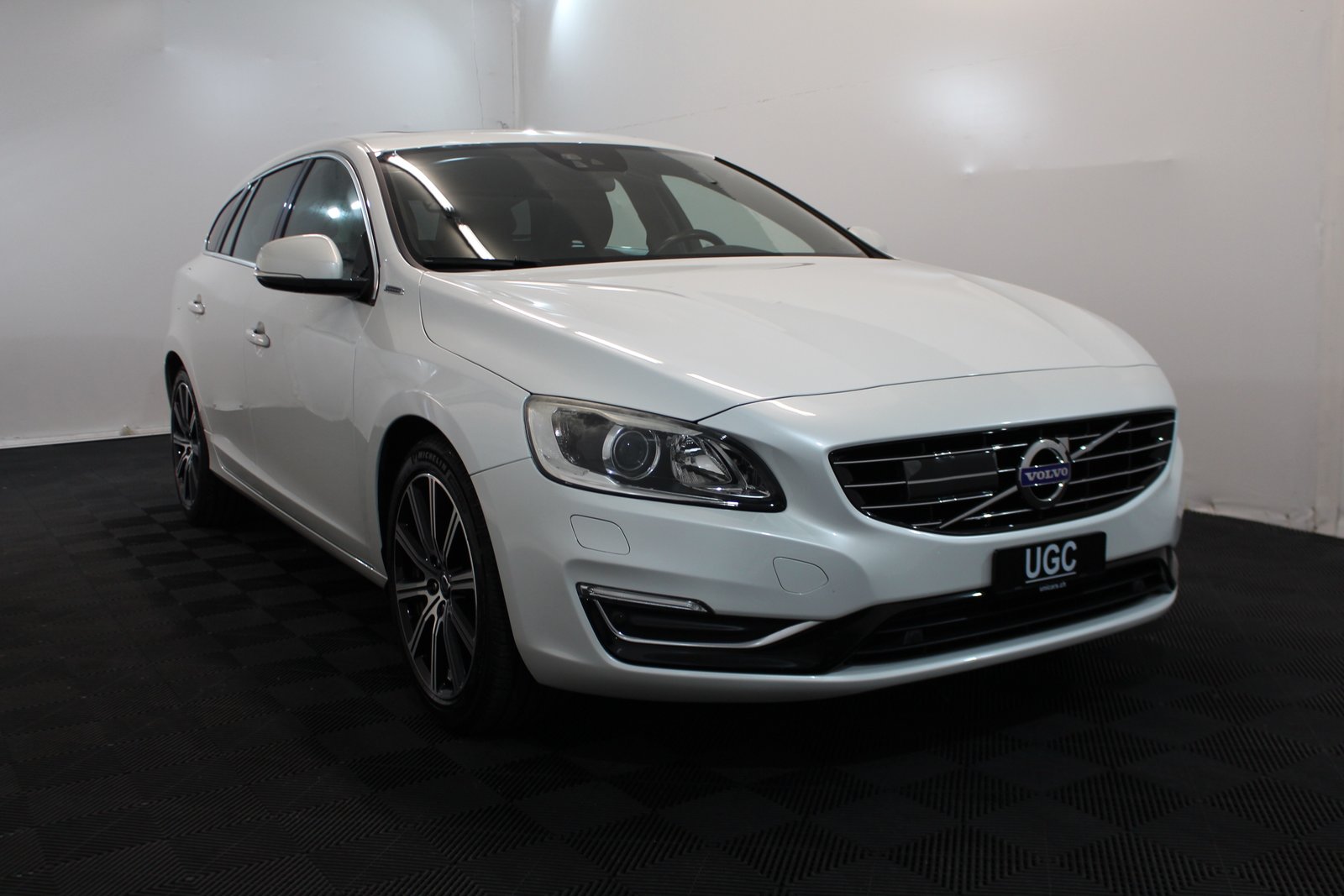 VOLVO V60 2.4 D6 Summum Pl.Hyb.