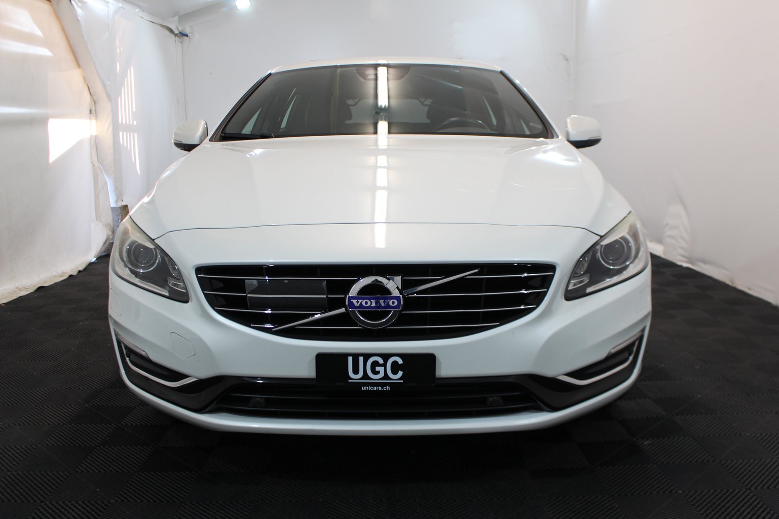 VOLVO V60 2.4 D6 Summum Pl.Hyb., Hybride Rechargeable Diesel/Électricité, Occasion / Utilisé, Automatique - 2