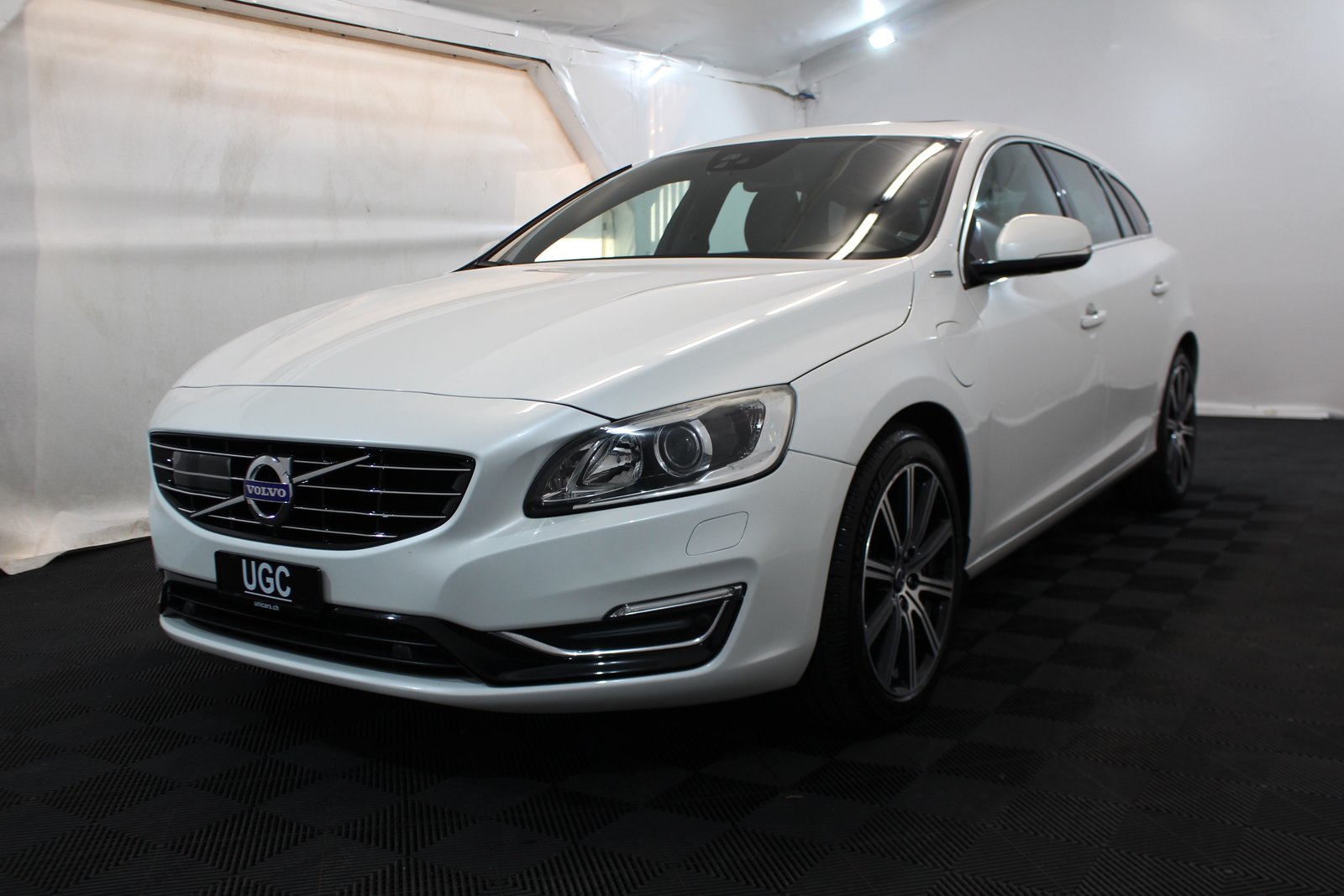VOLVO V60 2.4 D6 Summum Pl.Hyb., Hybride Rechargeable Diesel/Électricité, Occasion / Utilisé, Automatique - 3