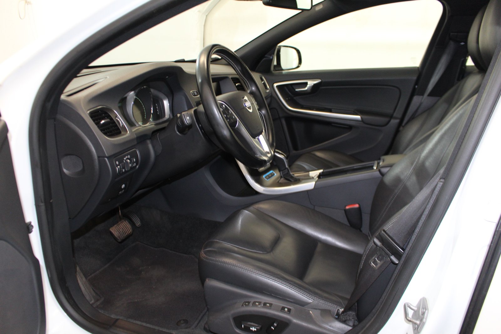 VOLVO V60 2.4 D6 Summum Pl.Hyb., Hybride Rechargeable Diesel/Électricité, Occasion / Utilisé, Automatique - 7