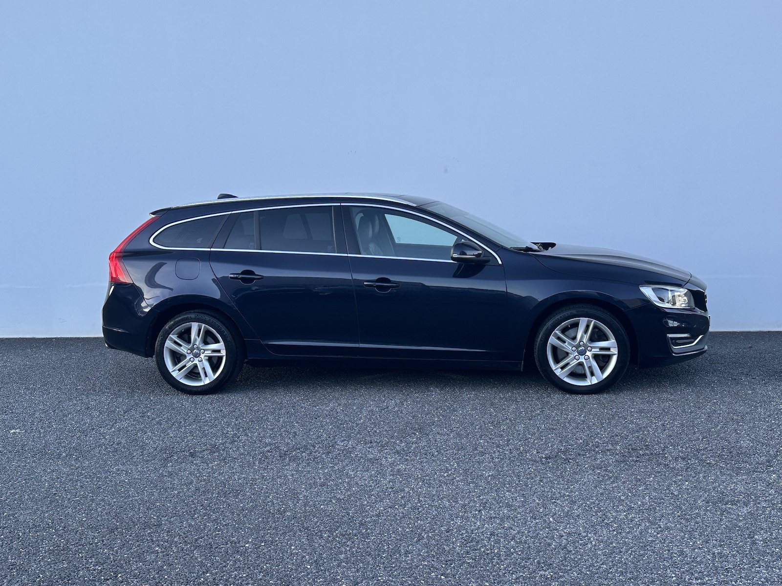 VOLVO V60 2.4 D6 TE Summum Pl.Hyb., Plug-in-Hybrid Diesel/Elektro, Occasion / Gebraucht, Automatik - 4