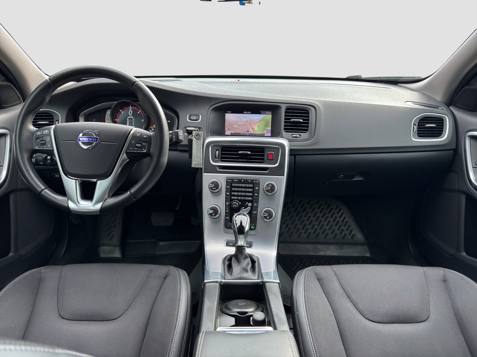 VOLVO V60 D6 AWD Plug-in Hybrid Momentum Geartronic, Plug-in-Hybrid Diesel/Electric, Second hand / Used, Automatic - 4