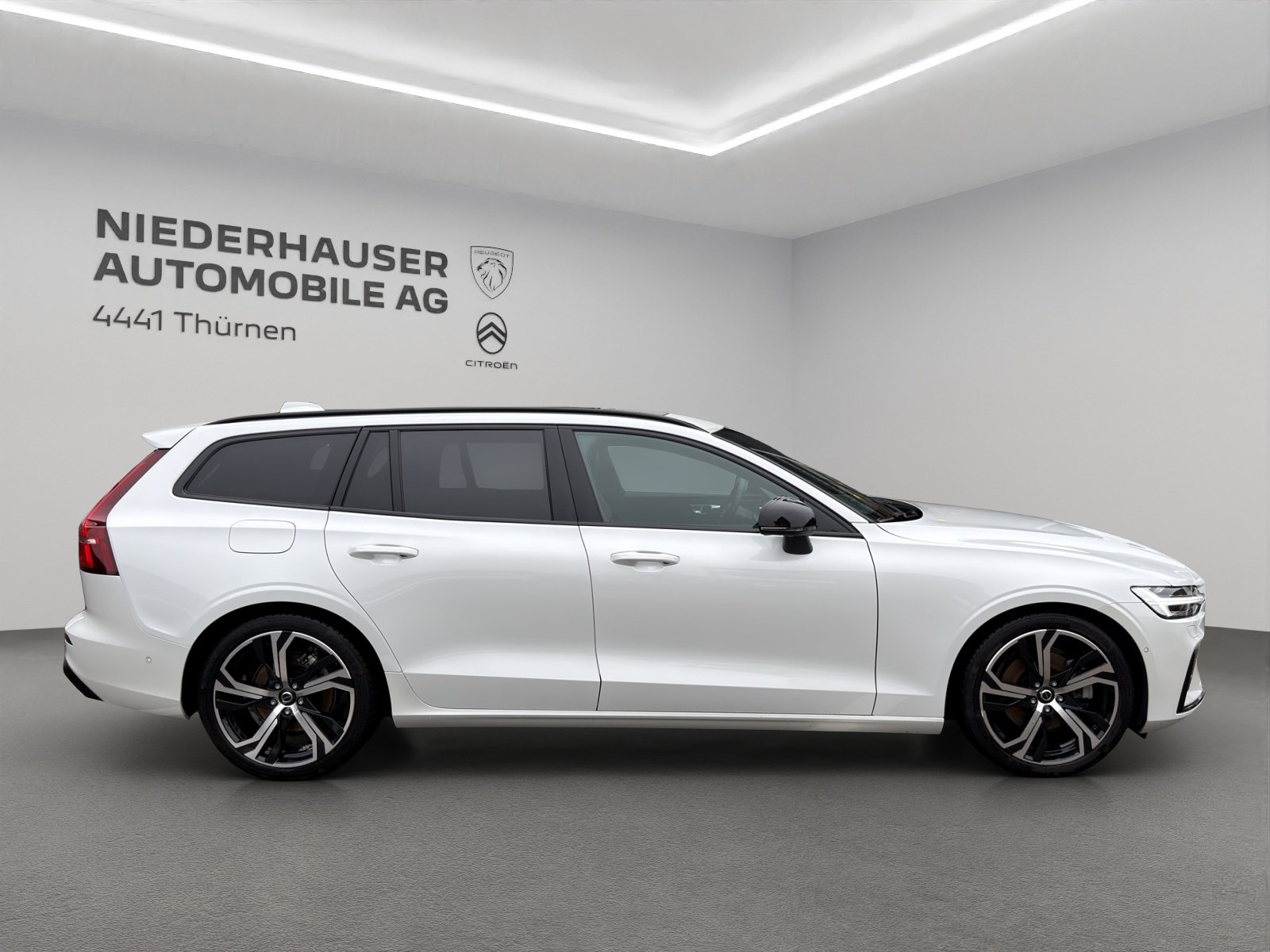 VOLVO V60 2.0 B4 Ultimate Dark, Hybride Integrale Benzina/Elettrica, Occasioni / Usate, Automatico - 2