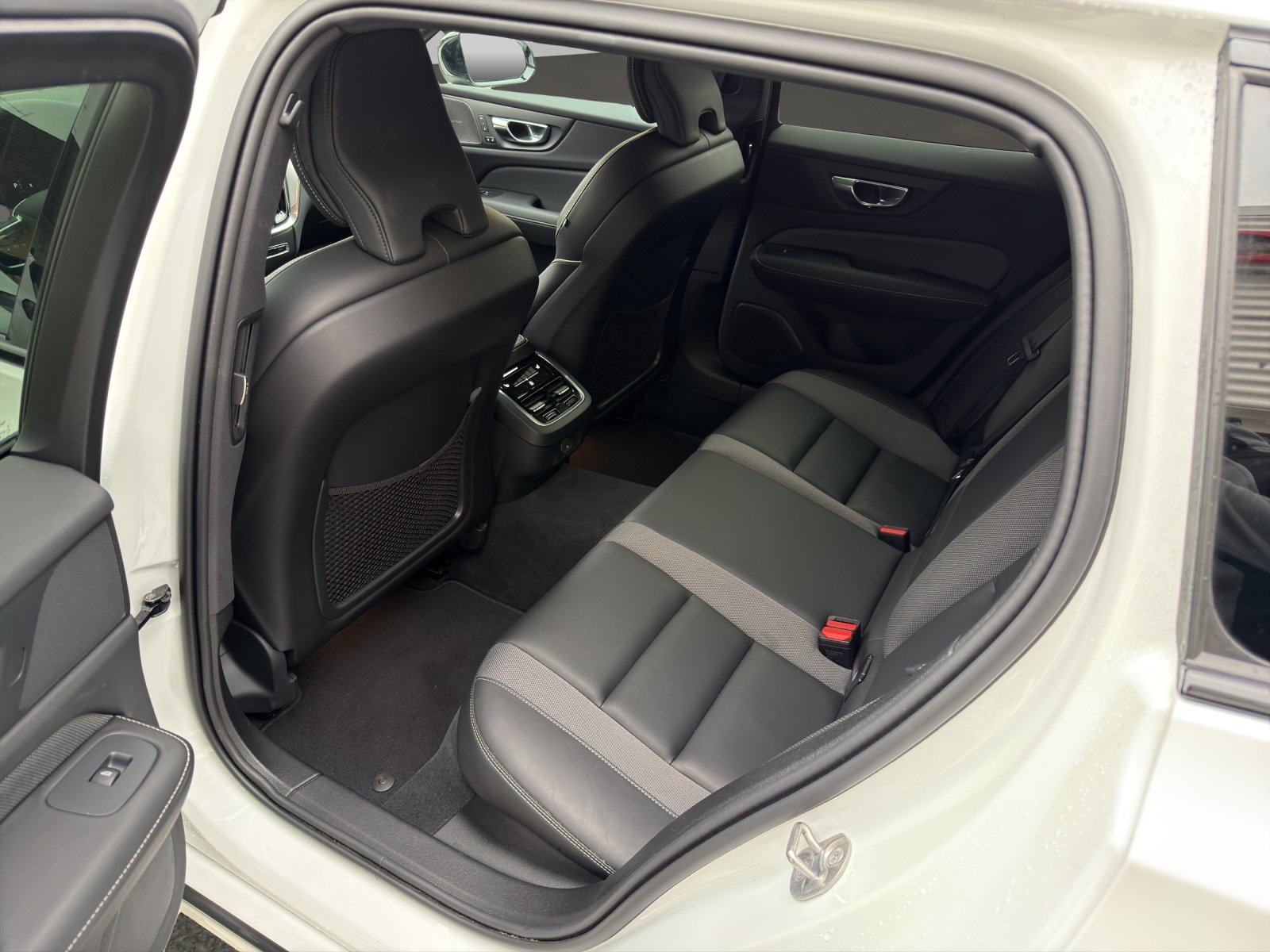 VOLVO V60 2.0 B4 Ultimate Dark, Hybride Integrale Benzina/Elettrica, Occasioni / Usate, Automatico - 5