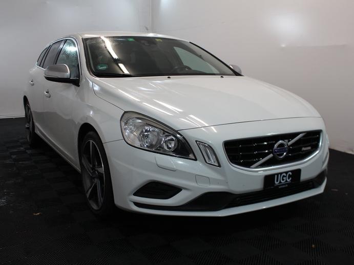 VOLVO V60 1.6 T4 Momentum, Benzin, Occasion / Gebraucht, Automatik