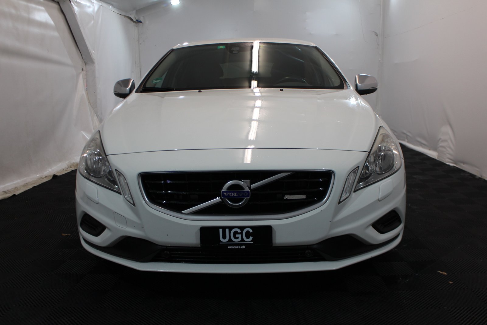 VOLVO V60 1.6 T4 Momentum, Essence, Occasion / Utilisé, Automatique - 2