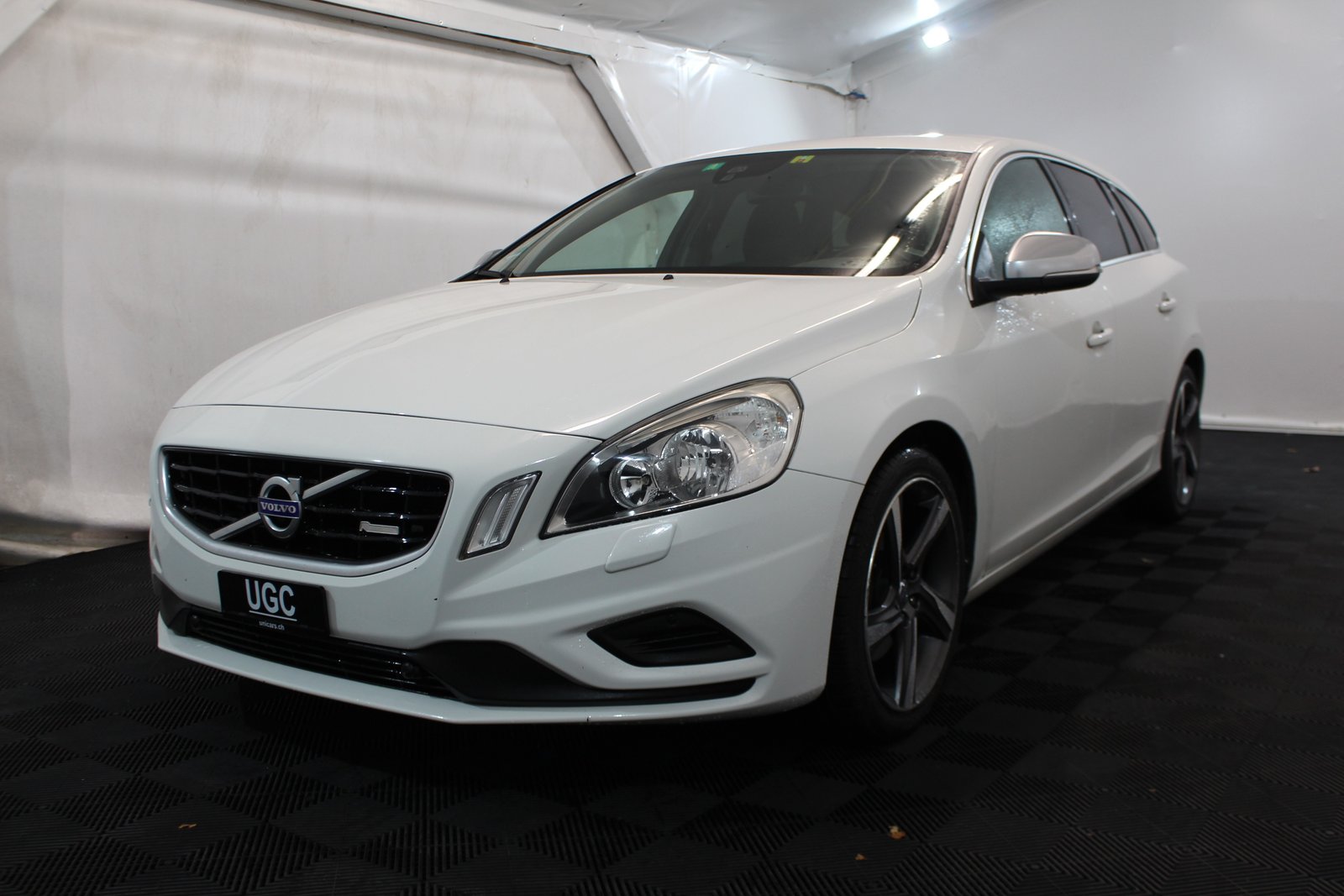 VOLVO V60 1.6 T4 Momentum, Essence, Occasion / Utilisé, Automatique - 3