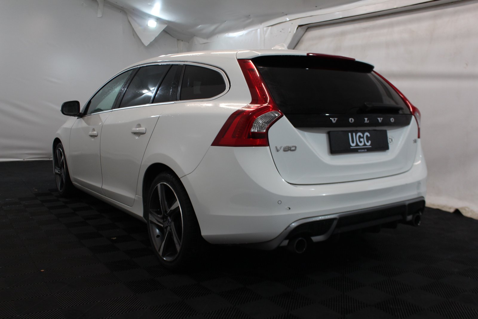 VOLVO V60 1.6 T4 Momentum, Essence, Occasion / Utilisé, Automatique - 4