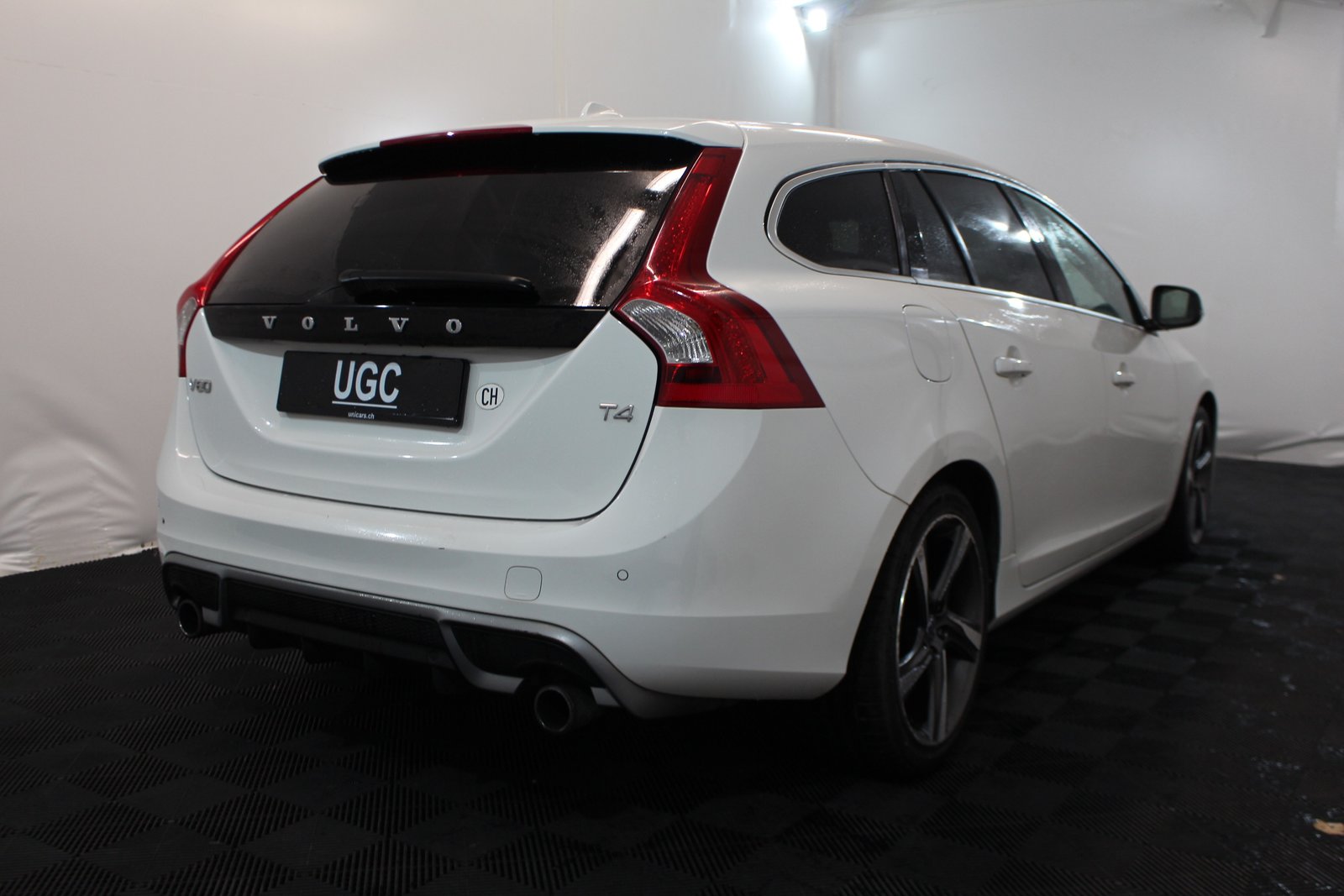 VOLVO V60 1.6 T4 Momentum, Essence, Occasion / Utilisé, Automatique - 6