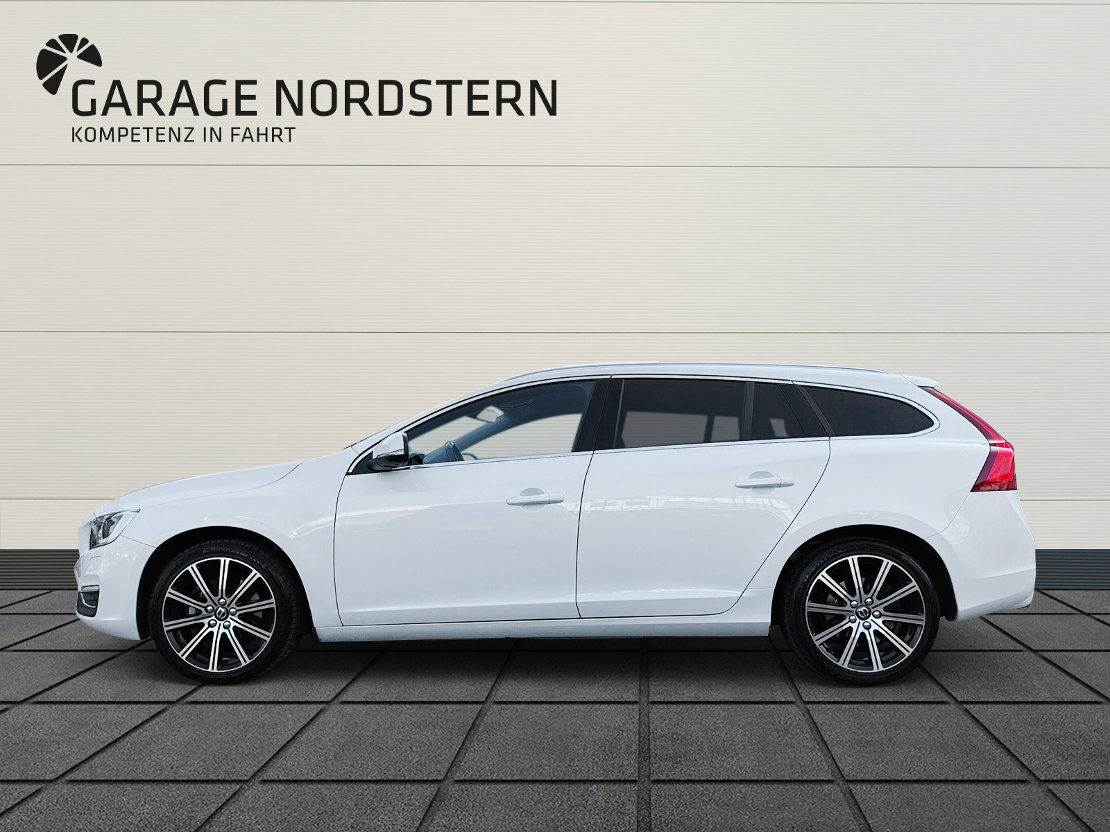 VOLVO V60 Kombi 2.0 T6 Executive AWD S/S, Benzina, Occasioni / Usate, Automatico - 2