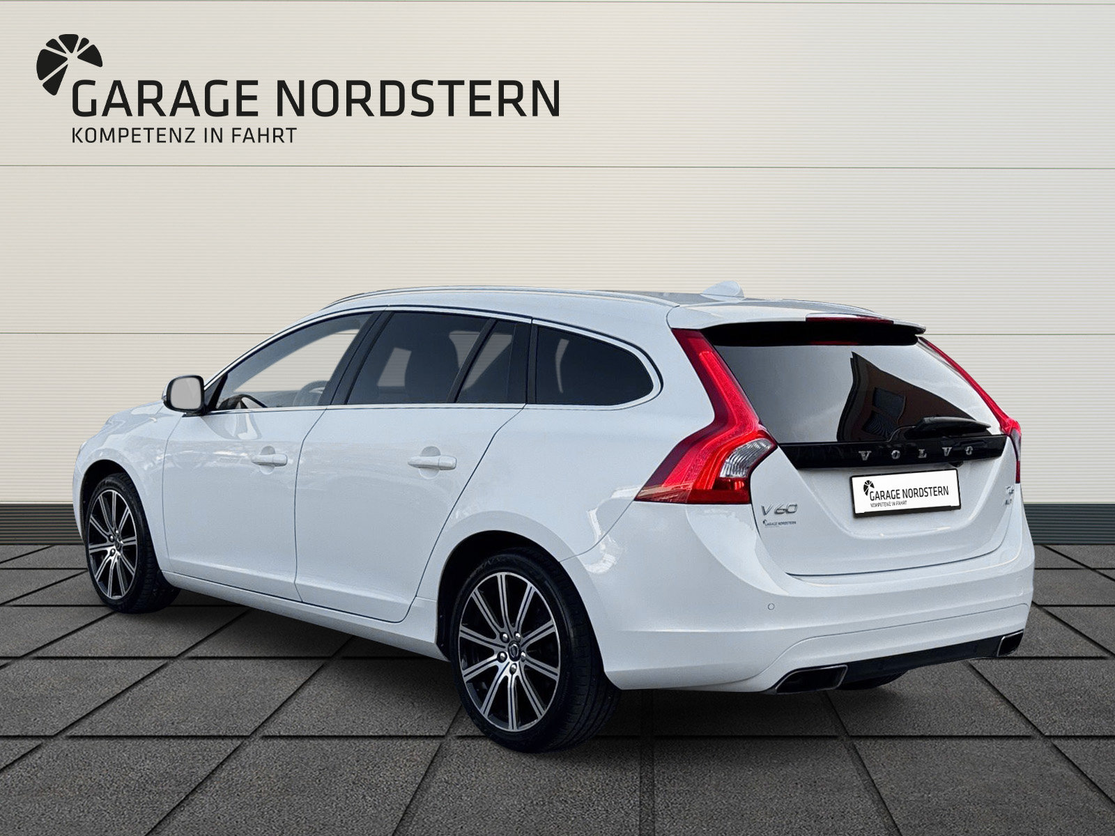 VOLVO V60 Kombi 2.0 T6 Executive AWD S/S, Benzina, Occasioni / Usate, Automatico - 3