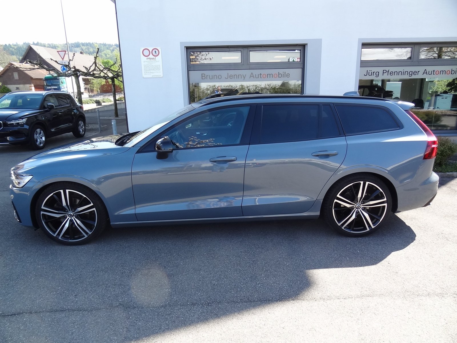 VOLVO V60 B4 Diesel Mild Hybrid *Plus Dark* Geartronic, Hybride Leggero Diesel/Elettrica, Occasioni / Usate, Automatico - 2