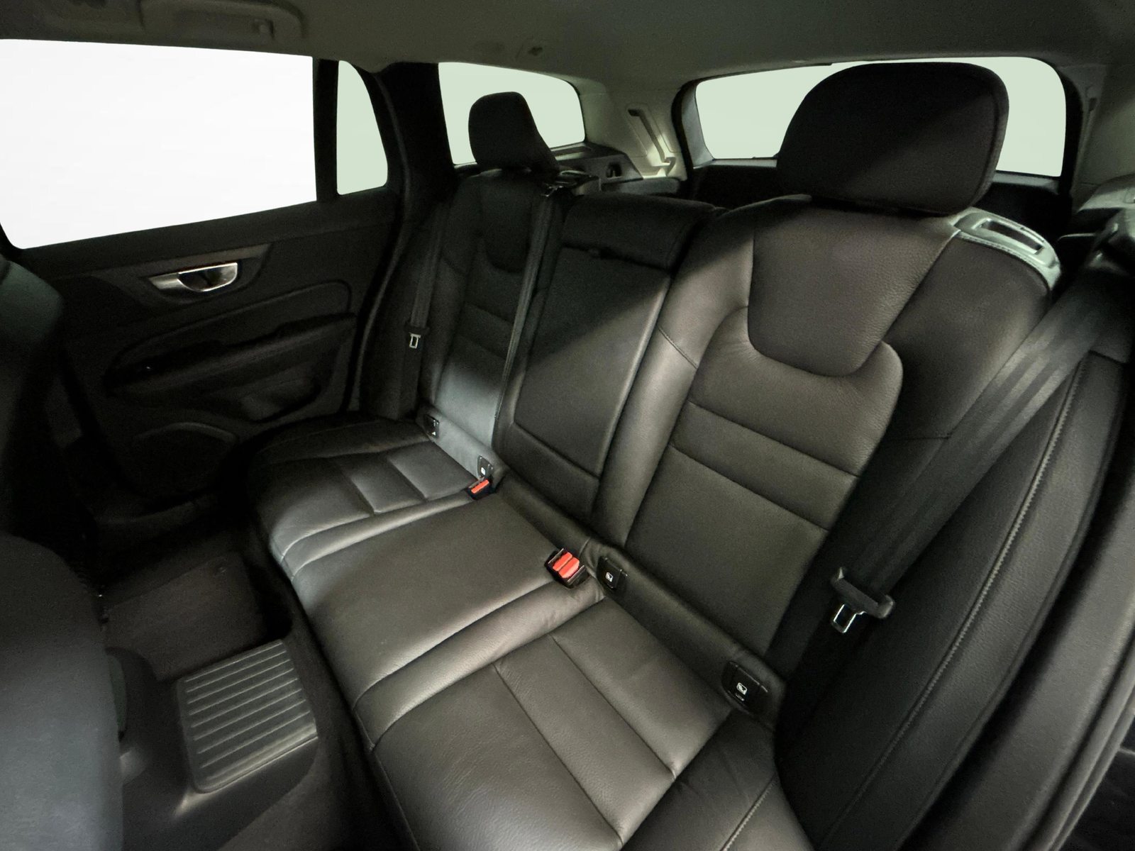 VOLVO V60 2.0 T6 TE Plus Dark eAWD, Hybride Rechargeable Essence/Électricité, Occasion / Utilisé, Automatique - 5