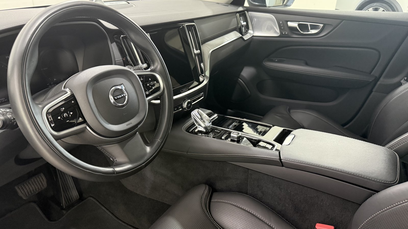 VOLVO V60 2.0 T8 TE Inscription eAWD, Hybride Intégral Essence/Électricité, Occasion / Utilisé, Automatique - 4