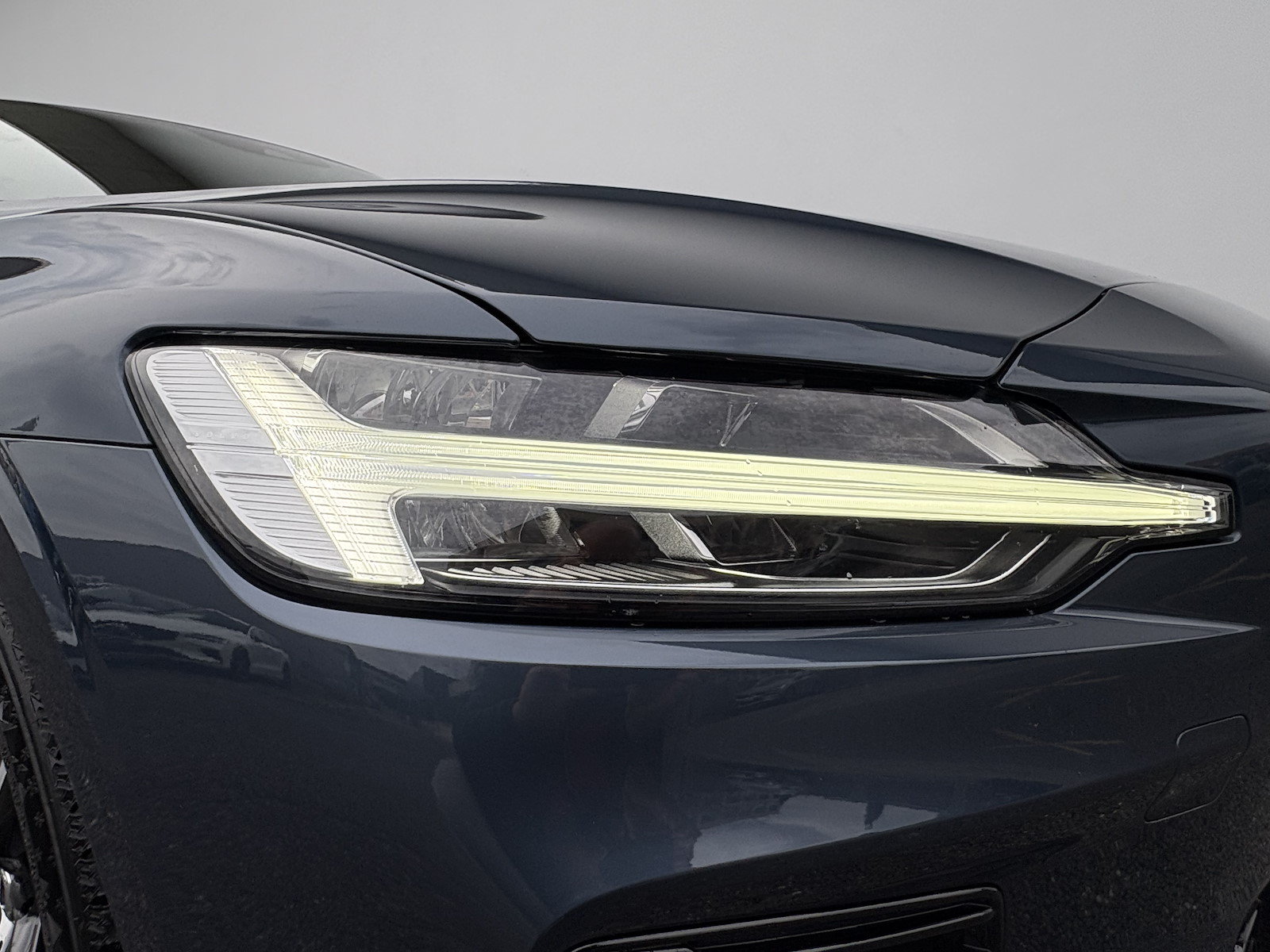 VOLVO V60 2.0 T6 TE R-Design eAWD, Hybride Rechargeable Essence/Électricité, Occasion / Utilisé, Automatique - 2