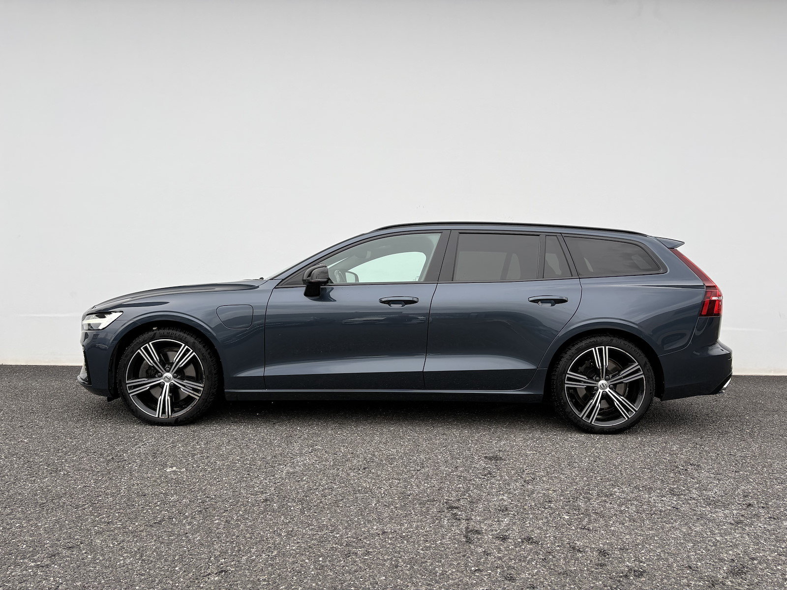 VOLVO V60 2.0 T6 TE R-Design eAWD, Hybride Rechargeable Essence/Électricité, Occasion / Utilisé, Automatique - 4