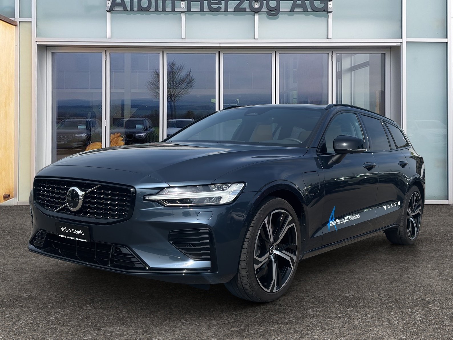 VOLVO V60 2.0 T8 TE Ultimate Dark eAWD