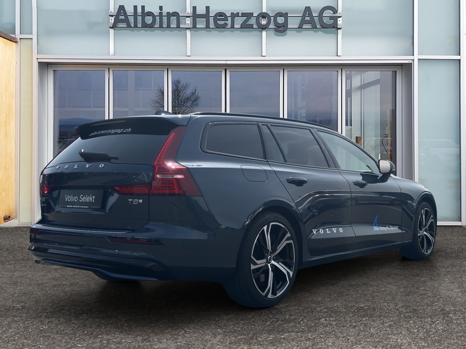 VOLVO V60 2.0 T8 TE Ultimate Dark eAWD, Hybride Rechargeable Essence/Électricité, Occasion / Utilisé, Automatique - 4