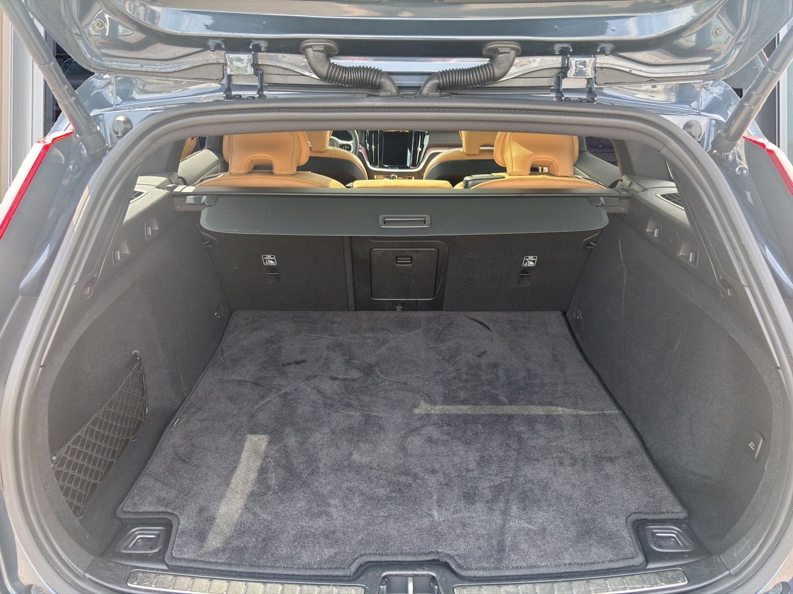 VOLVO V60 2.0 T8 TE Ultimate Dark eAWD, Hybride Rechargeable Essence/Électricité, Occasion / Utilisé, Automatique - 7
