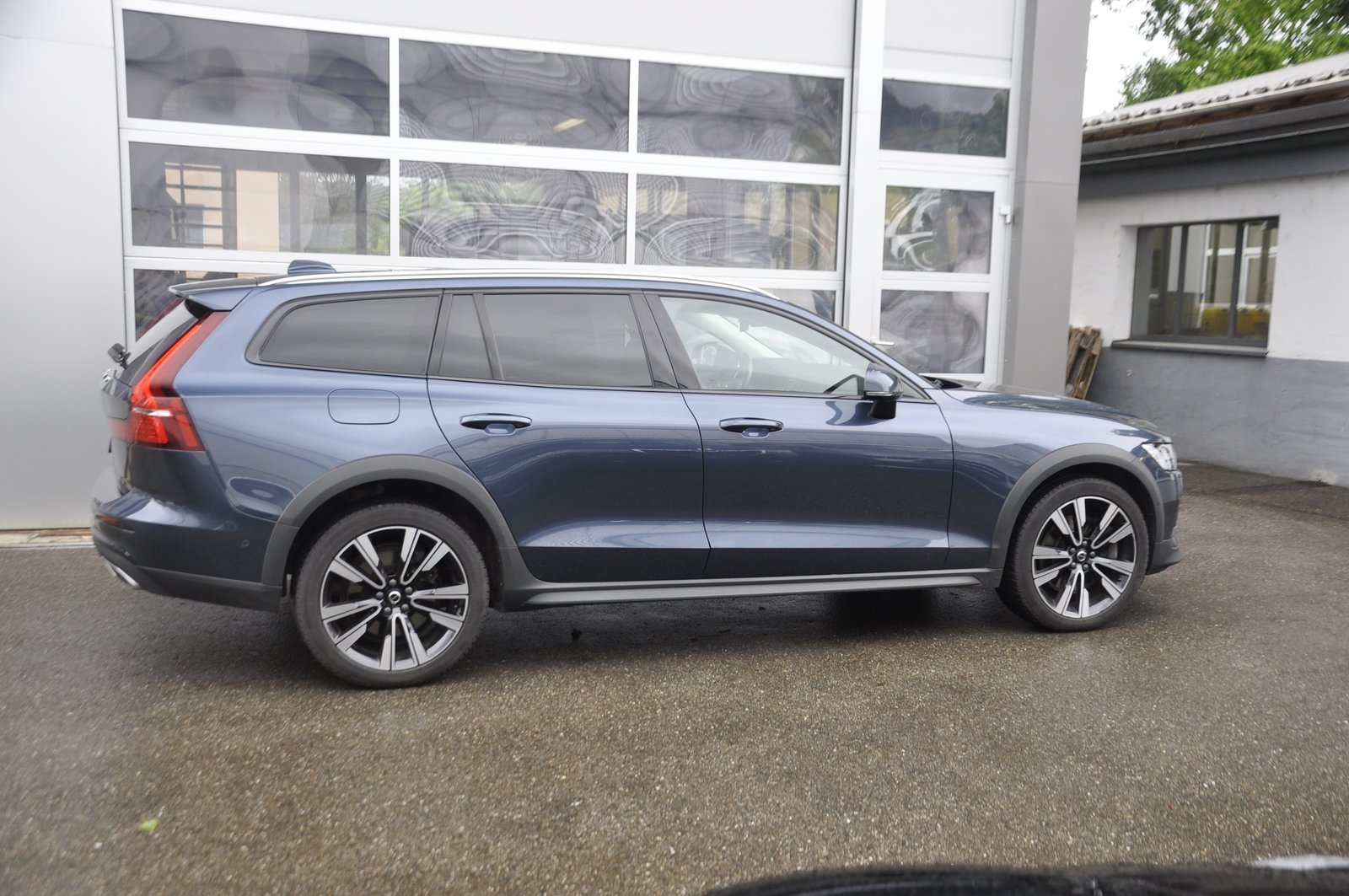 VOLVO V60 Cross Country B5 Benzin Mild Hybrid AWD Geartronic, Mild-Hybrid Petrol/Electric, Second hand / Used, Automatic - 2