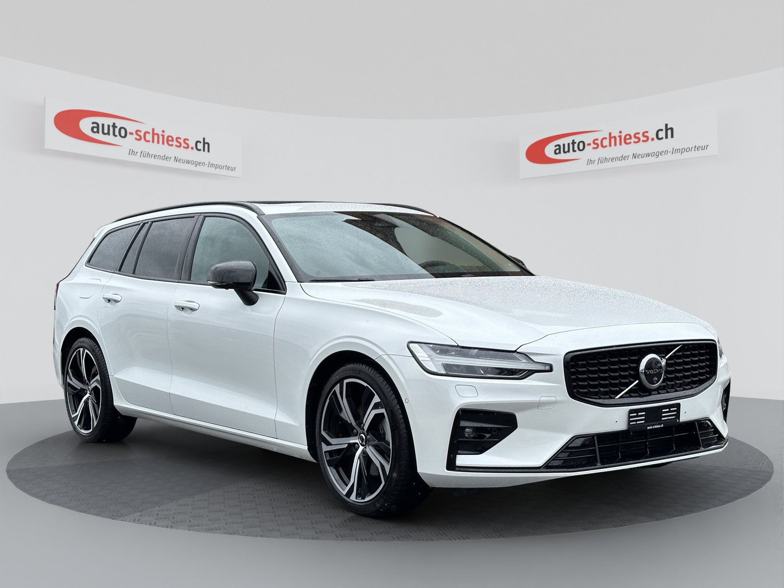 VOLVO V60 B4 Plus Dark DCT