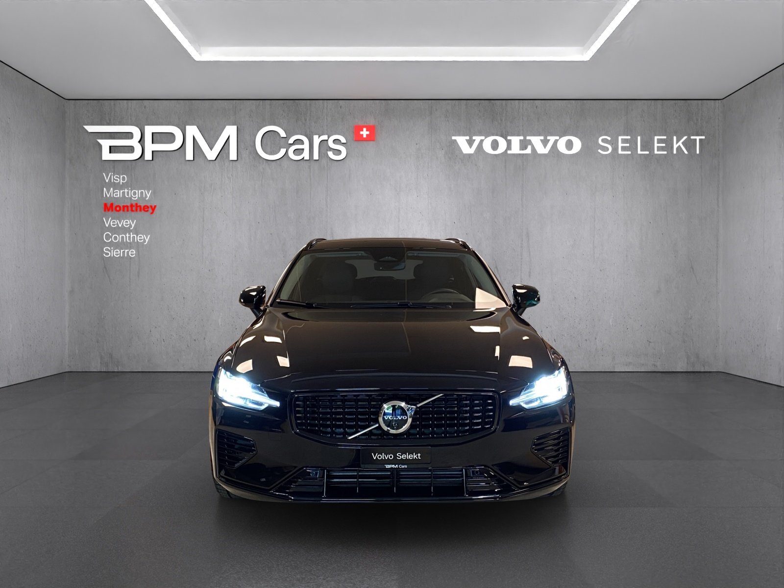 VOLVO V60 T6 eAWD Plug in Hybrid Plus Dark Geartronic, Plug-in-Hybrid Benzin/Elektro, Occasion / Gebraucht, Automatik - 2