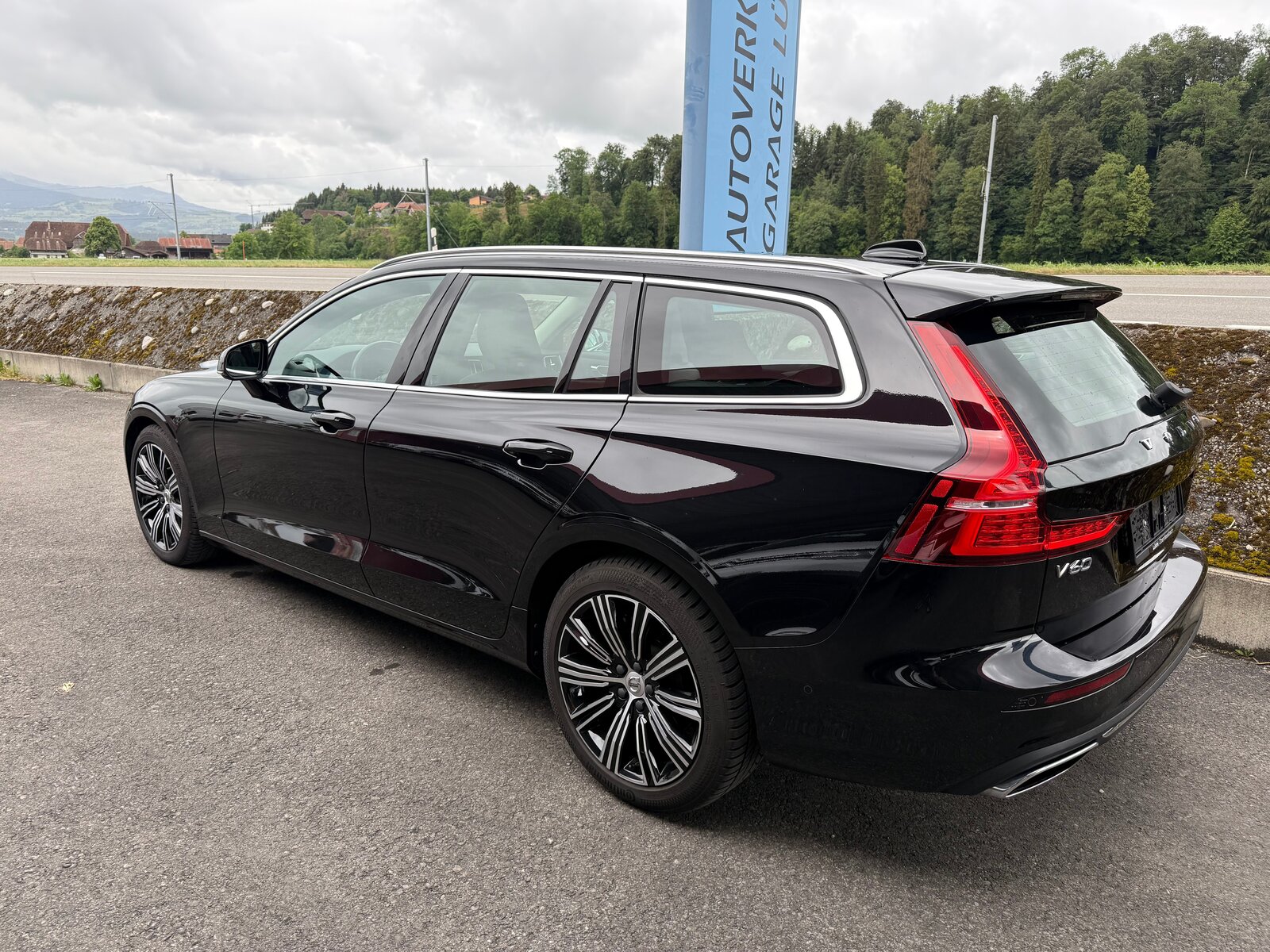 VOLVO V60 B4 Diesel Mild Hybrid Inscription Geartronic, Mild-Hybrid Diesel/Electric, Second hand / Used, Automatic - 2
